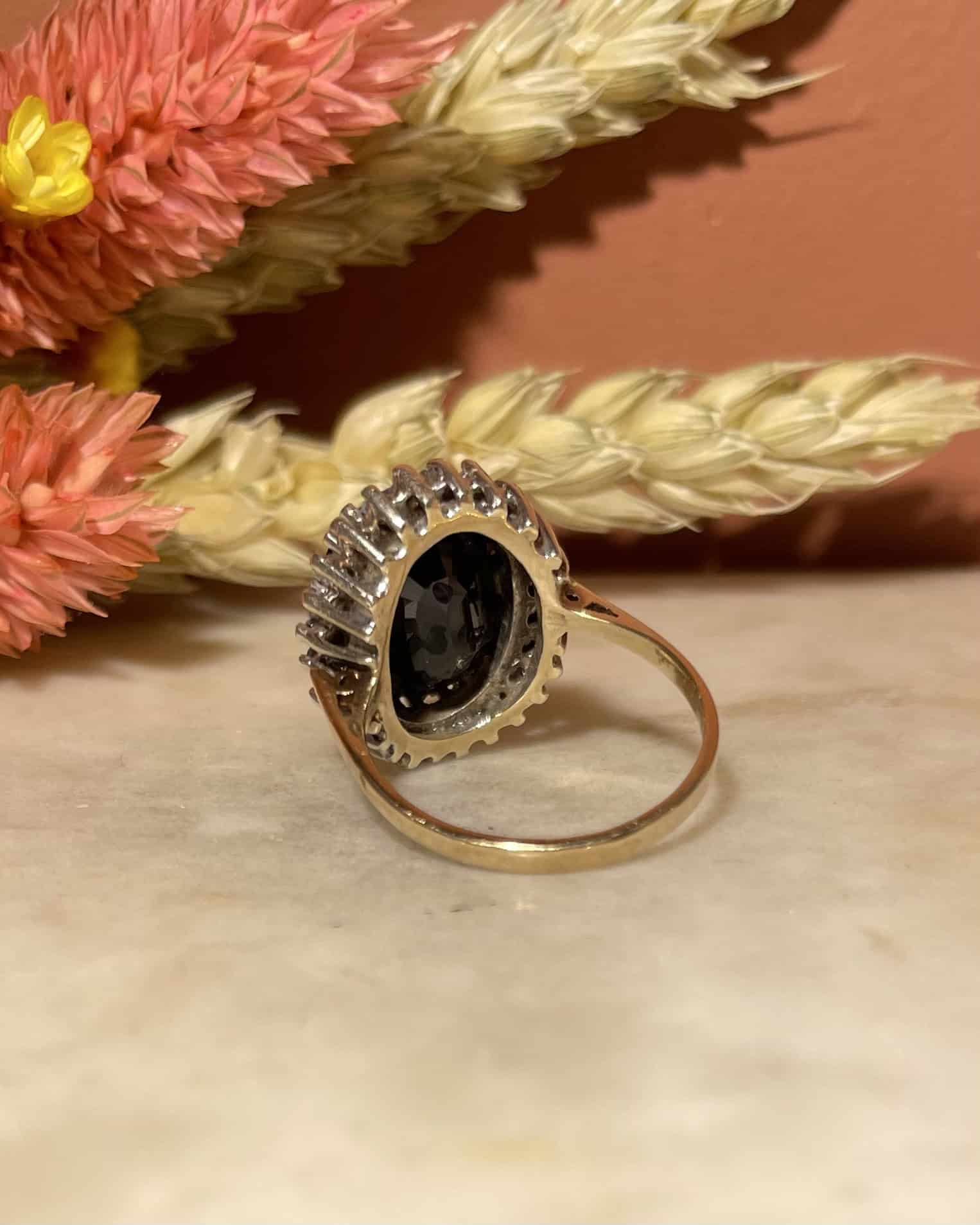 Bague Marguerite Saphir 5.80 carats &amp; Diamants &quot;Hayley&quot;