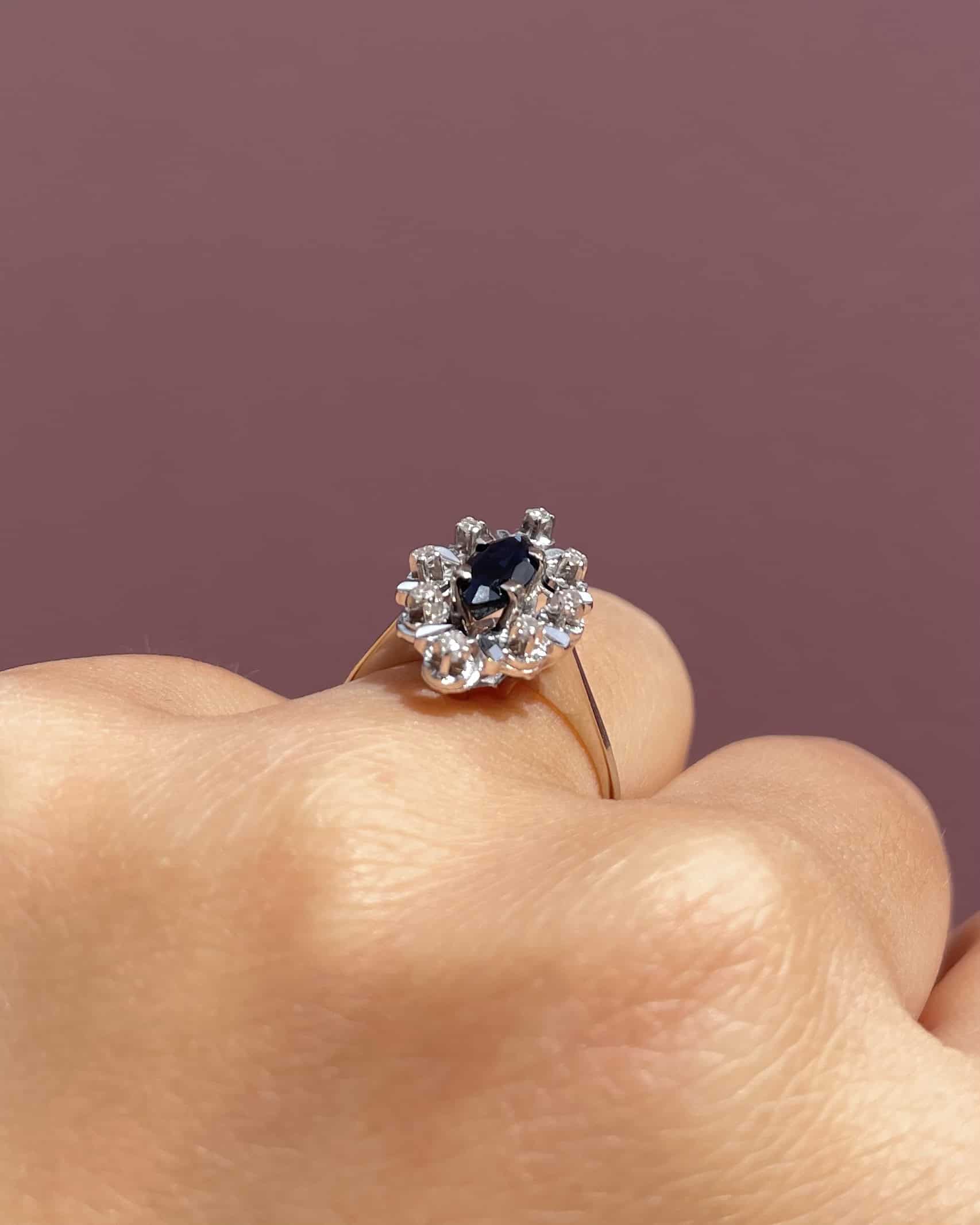 Bague Marguerite Marquise Saphir 0.75 carat &amp; Diamants "Roxanne"