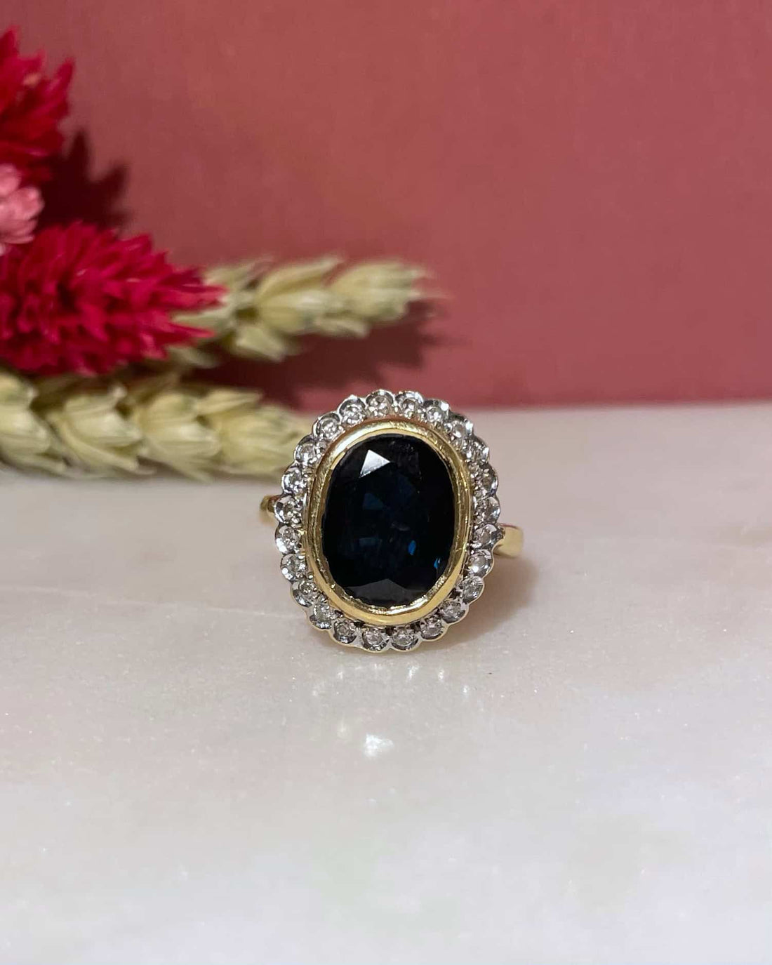 Bague Marguerite Saphir 4.10 carats &amp; 24 Diamants &quot;Imanda&quot;