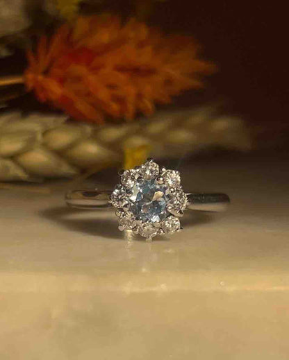 Bague Marguerite Topaze 0.70 Carat et 8 Diamants &quot;Karla&quot;
