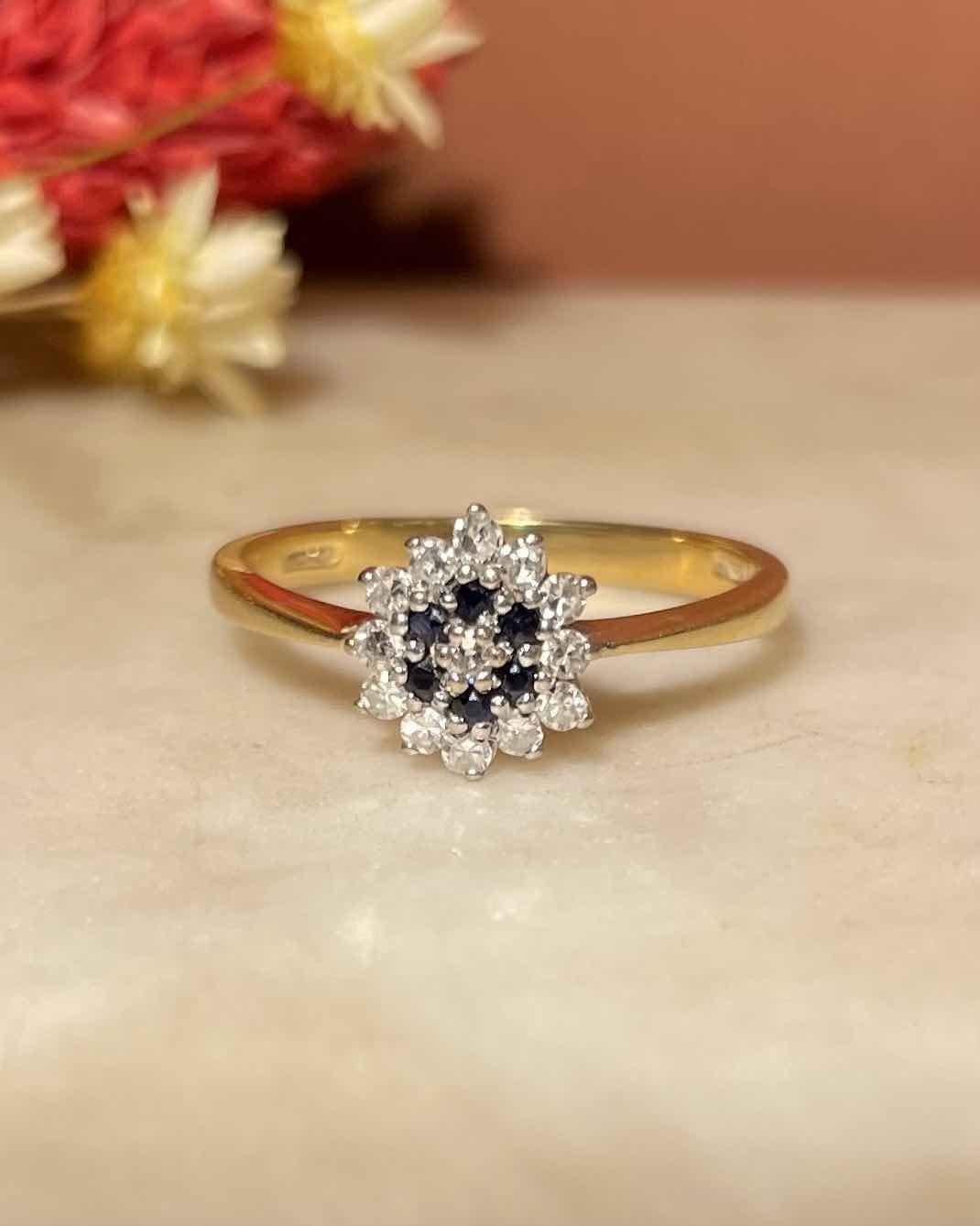 Bague Marguerite Saphirs &amp; Diamants "Colyne" - Elliade Paris