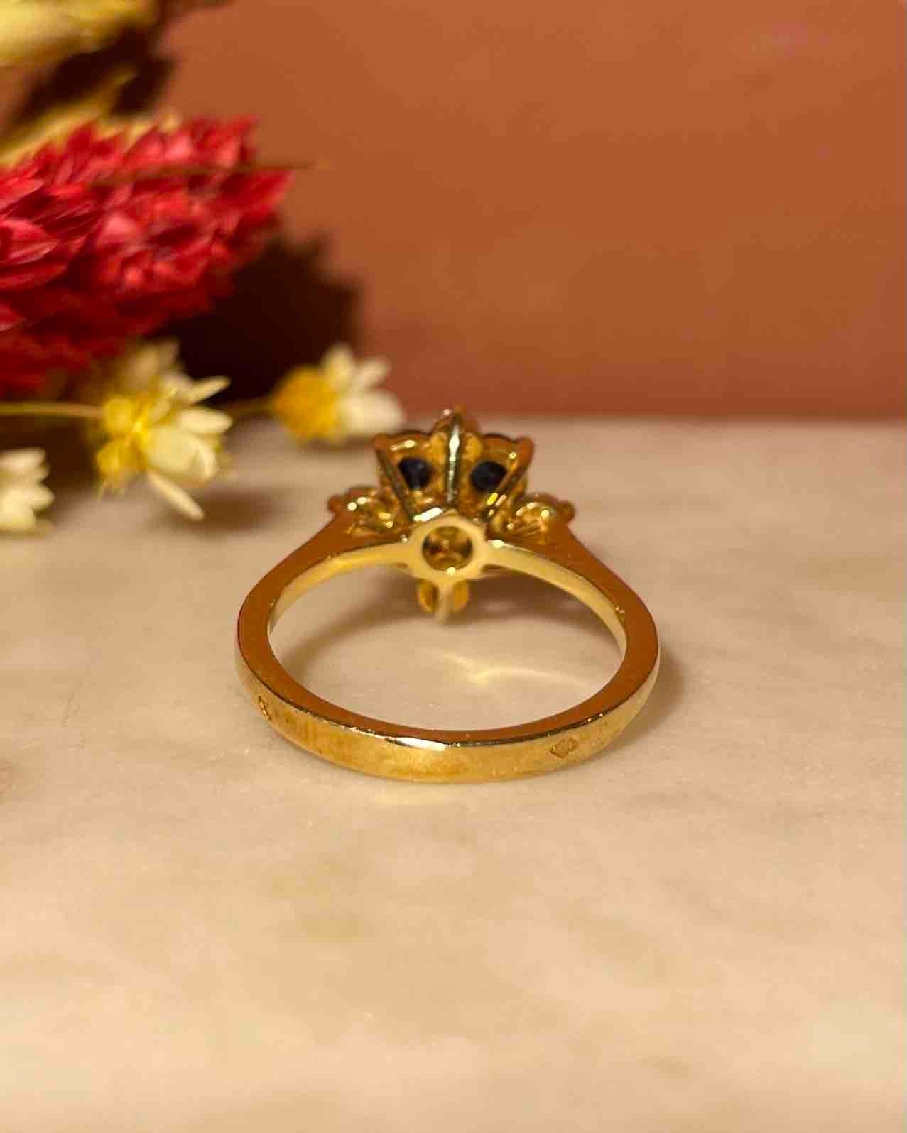 Bague Marguerite Saphir &amp; Diamants  "Alyssia" - Elliade Paris