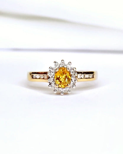 Bague Marguerite Saphir Jaune 0.54 carat &amp; Diamants "Gaia" - Elliade Paris