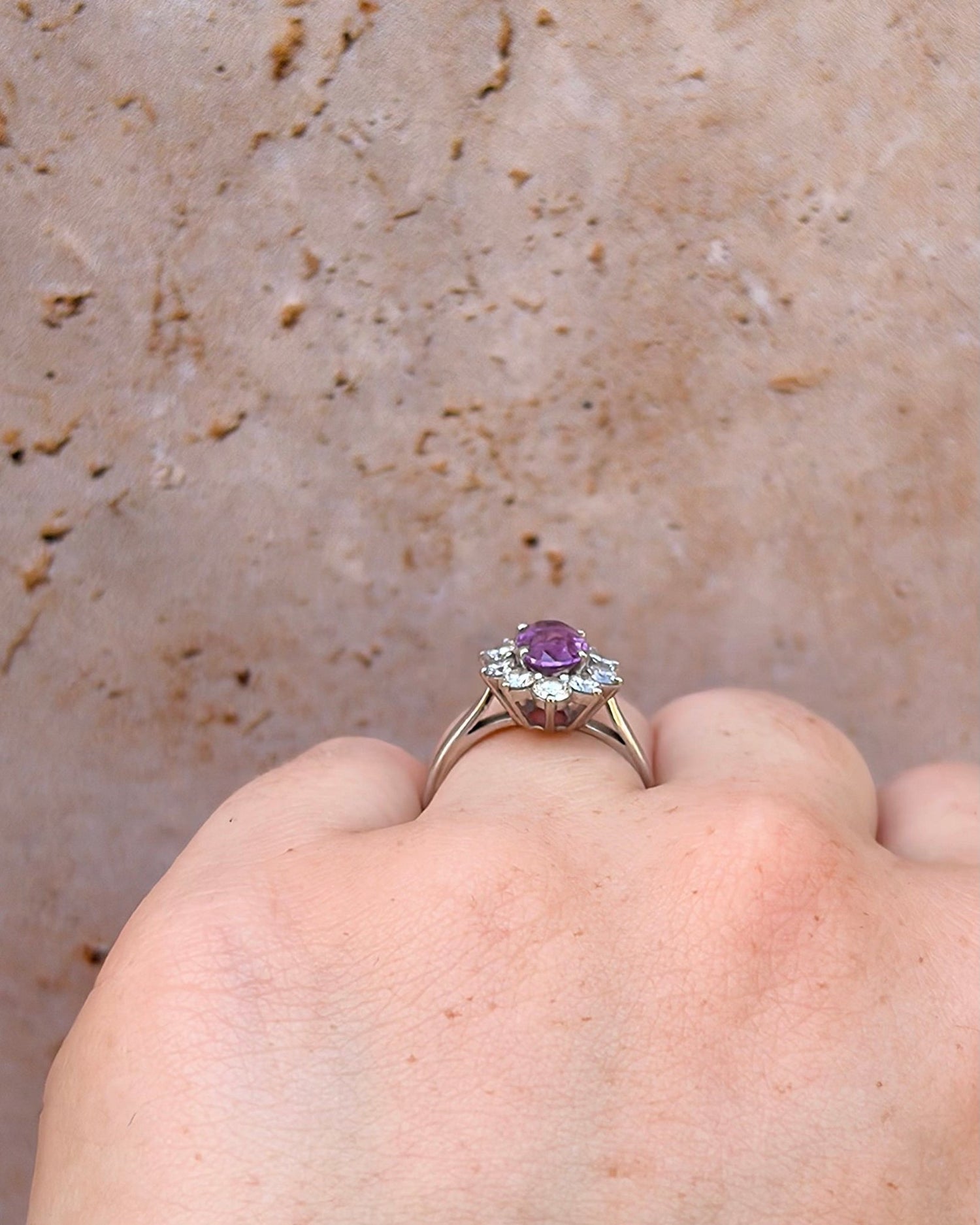 Bague Marguerite Saphir Lavande 1.20 carat &amp; Diamants 0.70 carat "Amanda" - Elliade Paris