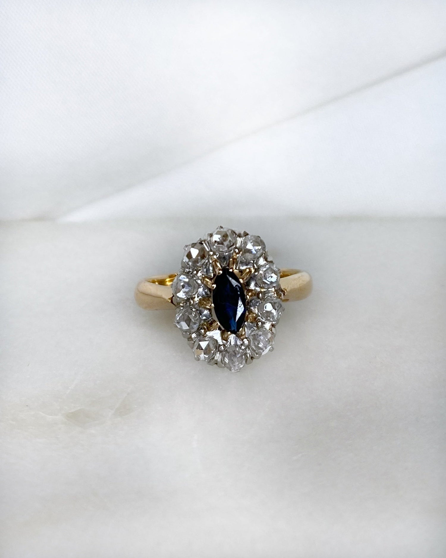 Bague Marguerite Saphir Marquise 0.37 carat &amp; Diamants &quot;Lior&quot; - Elliade Paris