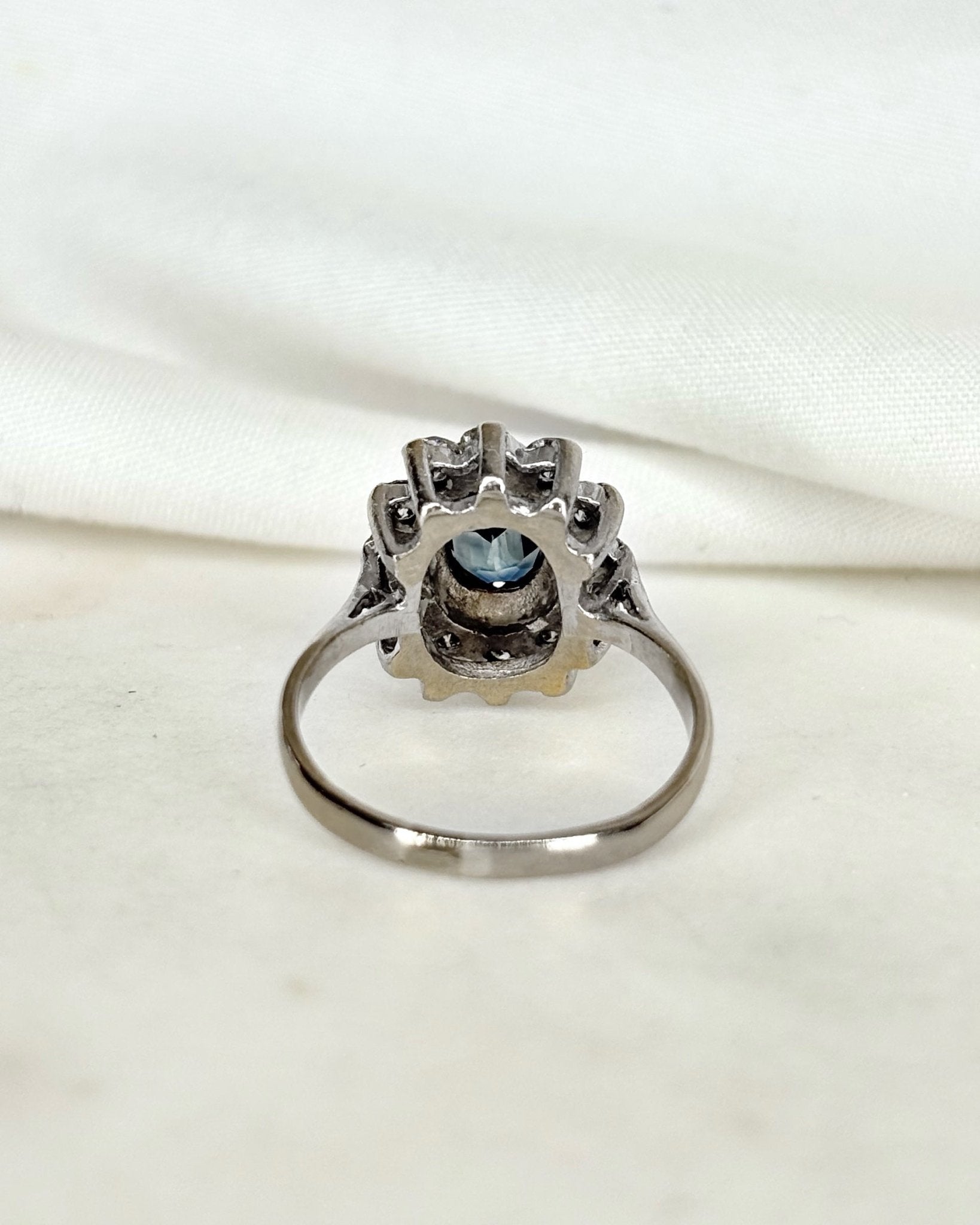 Bague Marguerite Saphir Pastel 1.40 carat &amp; Diamants 0.60 carat "April" - Elliade Paris