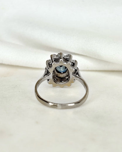 Bague Marguerite Saphir Pastel 1.40 carat &amp; Diamants 0.60 carat &quot;April&quot; - Elliade Paris