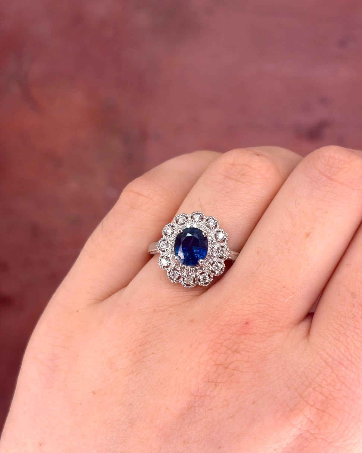 Bague Marguerite Saphir Peacock de Ceylan 2.05 carats &amp; Diamants 0.29 carat 4,58g "Nolwen" - Elliade Paris