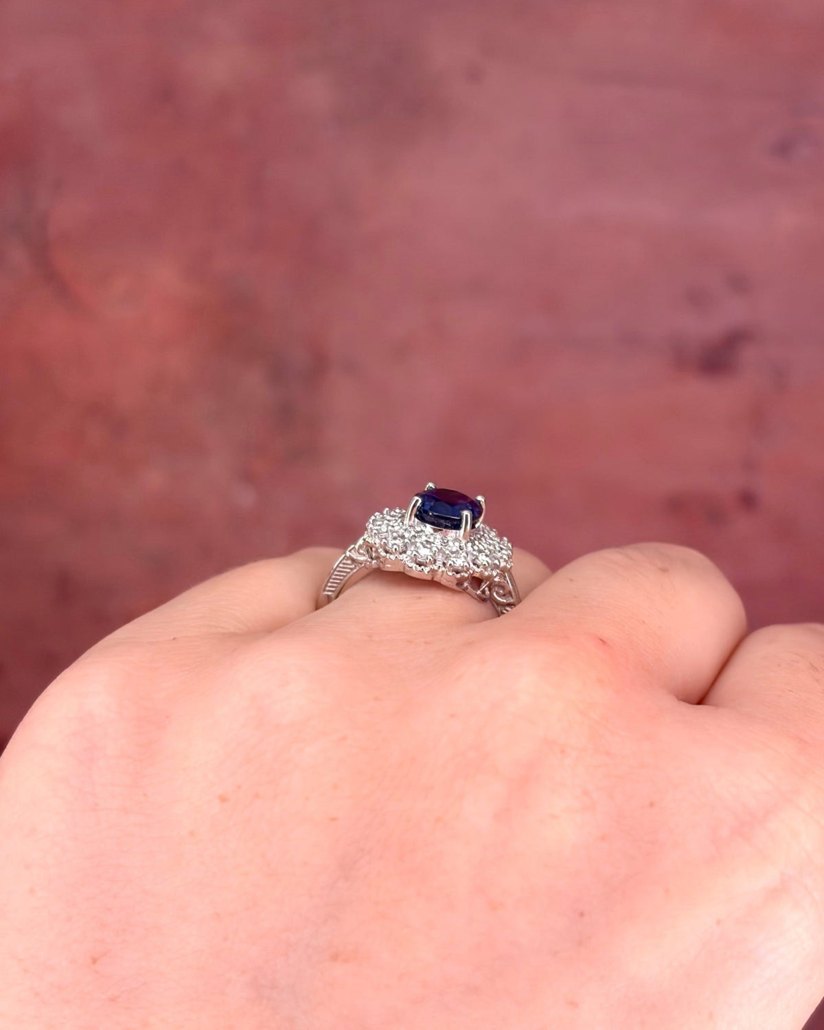 Bague Marguerite Saphir Peacock de Ceylan 2.05 carats &amp; Diamants 0.29 carat 4,58g "Nolwen" - Elliade Paris