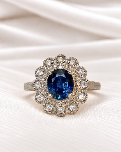 Bague Marguerite Saphir Peacock de Ceylan 2.05 carats &amp; Diamants 0.29 carat 4,58g "Nolwen" - Elliade Paris