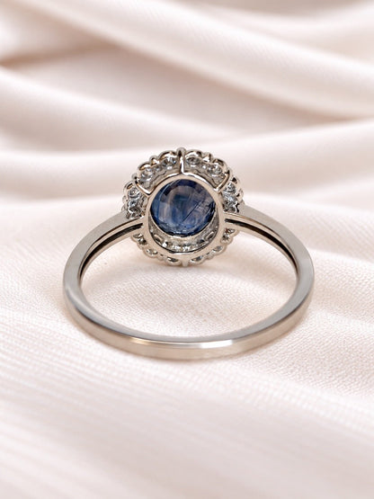 Bague Marguerite Saphir Peacock de Ceylan 2.45 carats &amp; Diamants 0.30 carat "Esther" - Elliade Paris