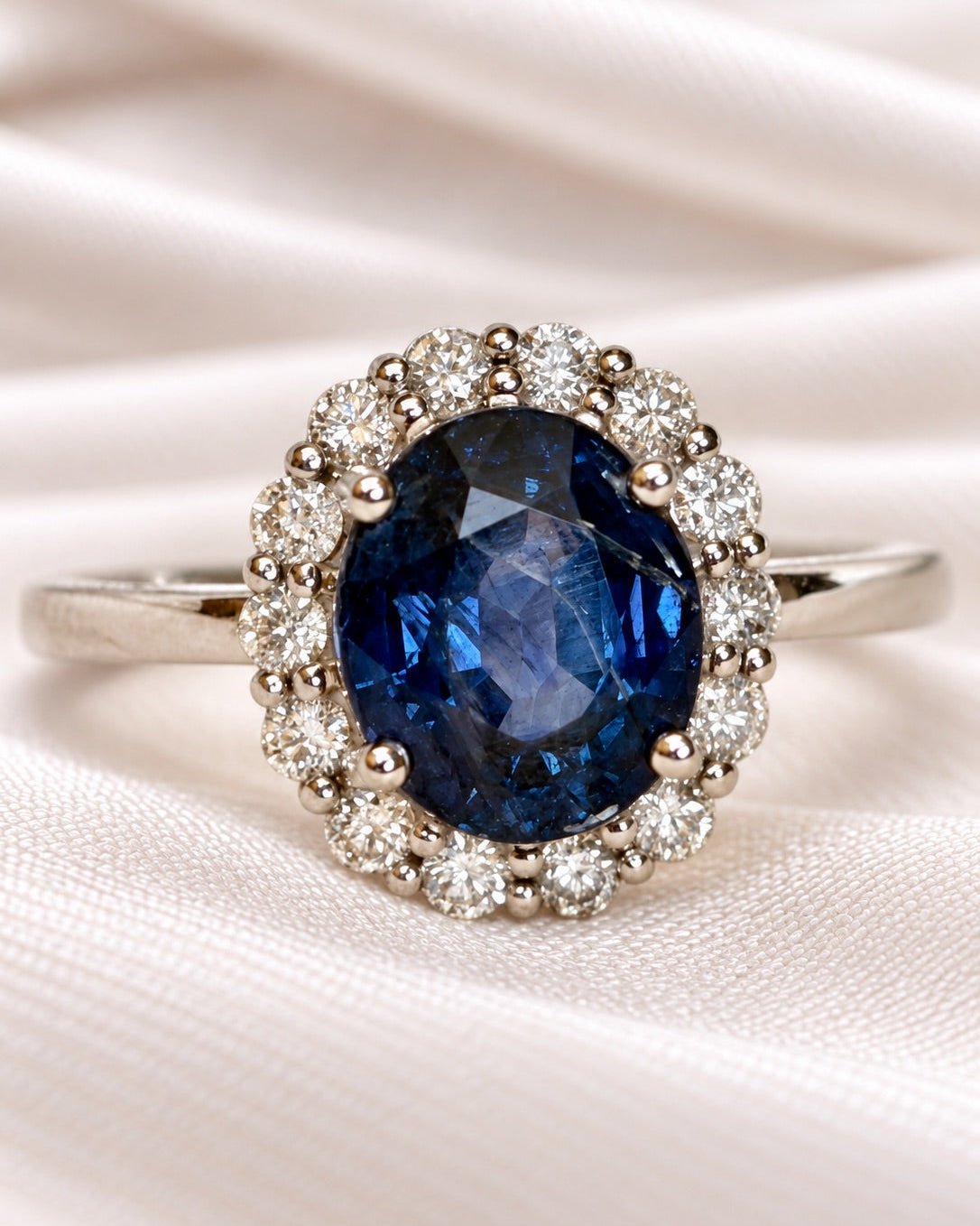 Bague Marguerite Saphir Peacock de Ceylan 2.45 carats &amp; Diamants 0.30 carat "Esther" - Elliade Paris
