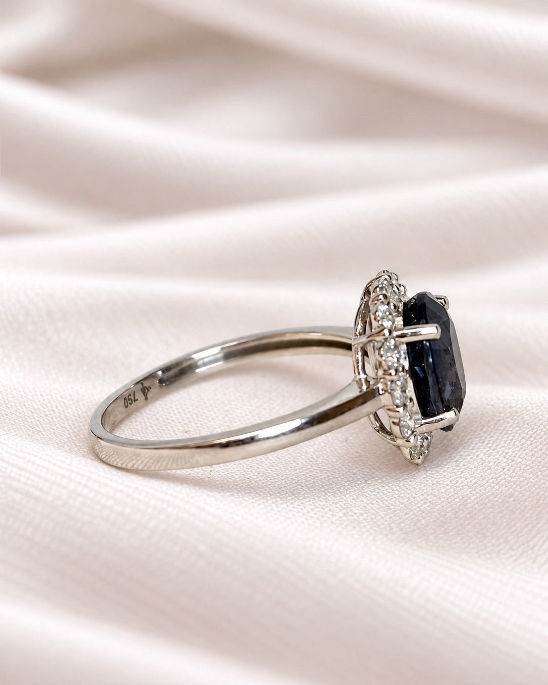Bague Marguerite Saphir Peacock de Ceylan 2.45 carats &amp; Diamants 0.30 carat "Esther" - Elliade Paris