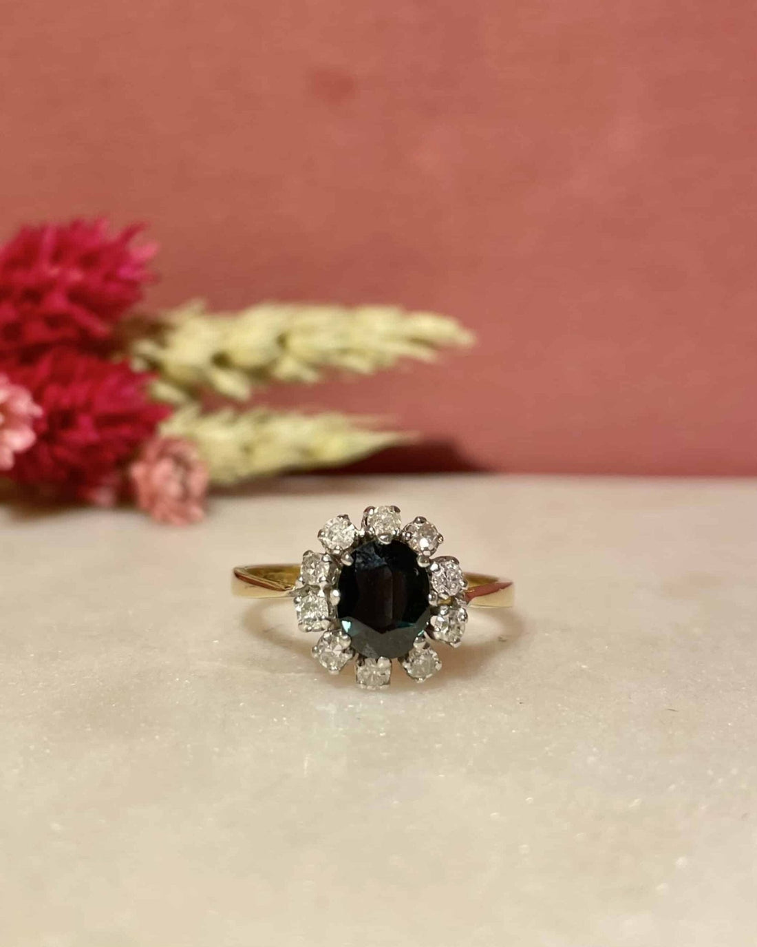 Bague Marguerite Saphir Reflet Vert 1 Carat &amp; Diamants &quot;Cecilia&quot; - Elliade Paris