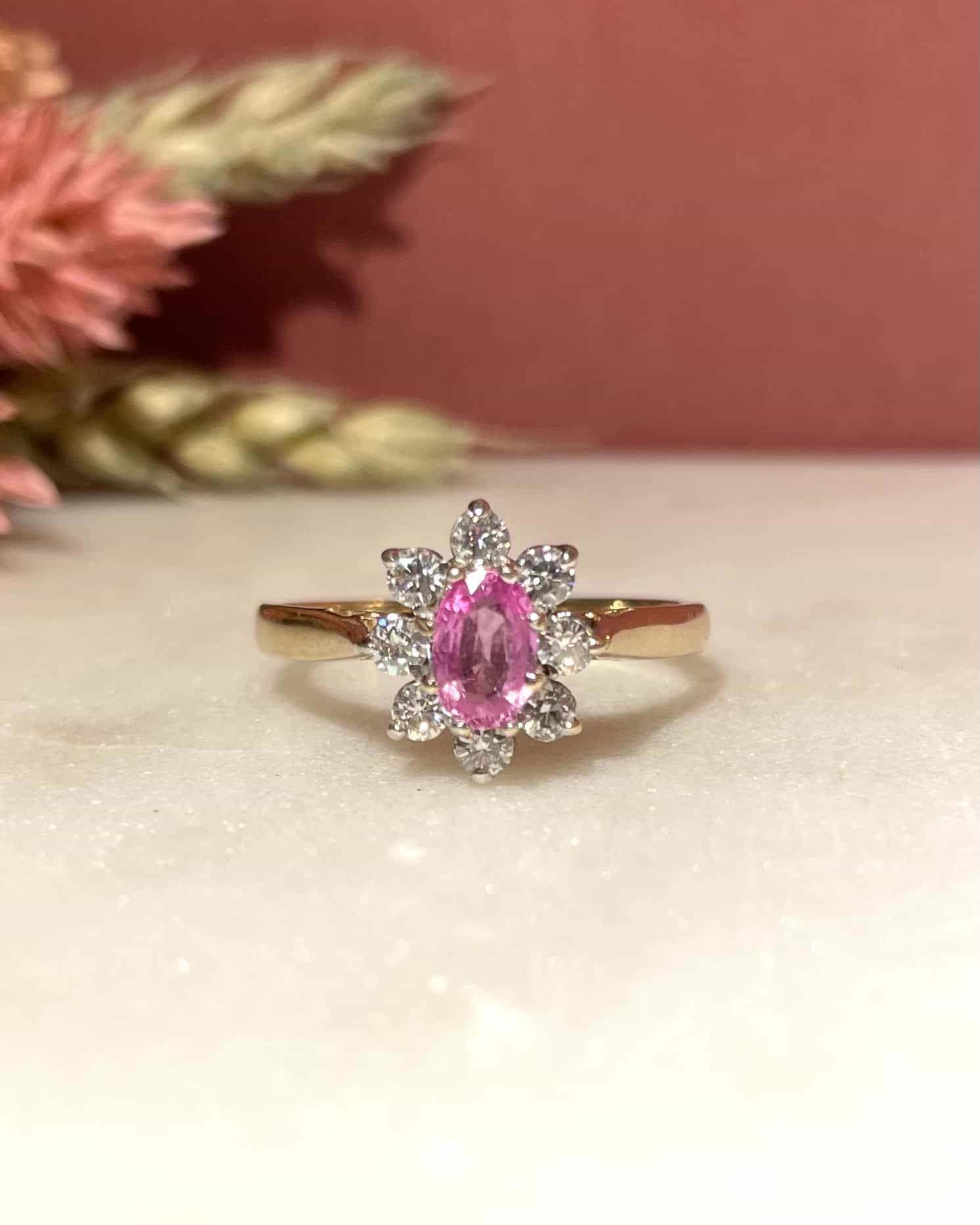 Bague Marguerite Saphir rose 0.70 carat &amp; Diamants &quot;Marjorie&quot; - Elliade Paris