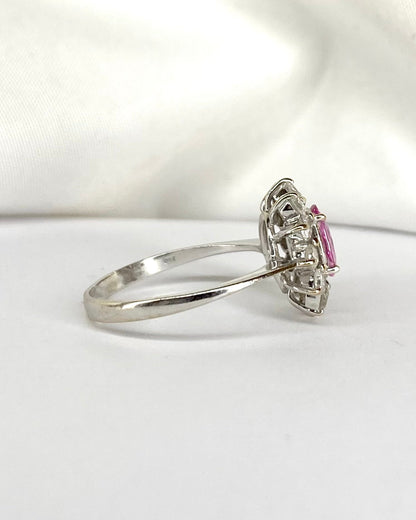 Bague Marguerite Saphir Rose 0.75 carat &amp; 12 Diamants &quot;Céliane&quot; - Elliade Paris