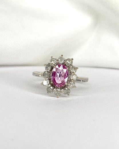 Bague Marguerite Saphir Rose 0.75 carat &amp; 12 Diamants &quot;Céliane&quot; - Elliade Paris