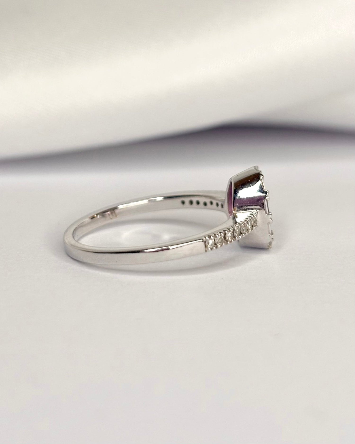 Bague Marguerite Saphir Rose 0.76 carat &amp; Diamants "Elodie" - Elliade Paris