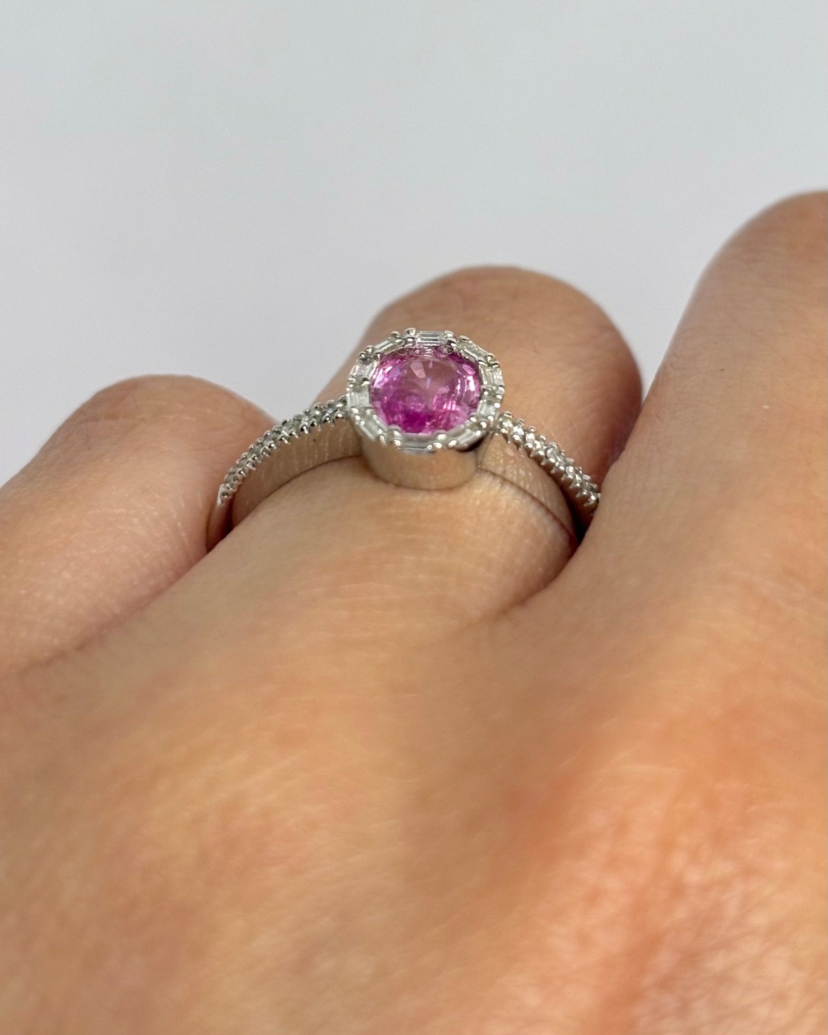 Bague Marguerite Saphir Rose 0.76 carat &amp; Diamants "Elodie" - Elliade Paris