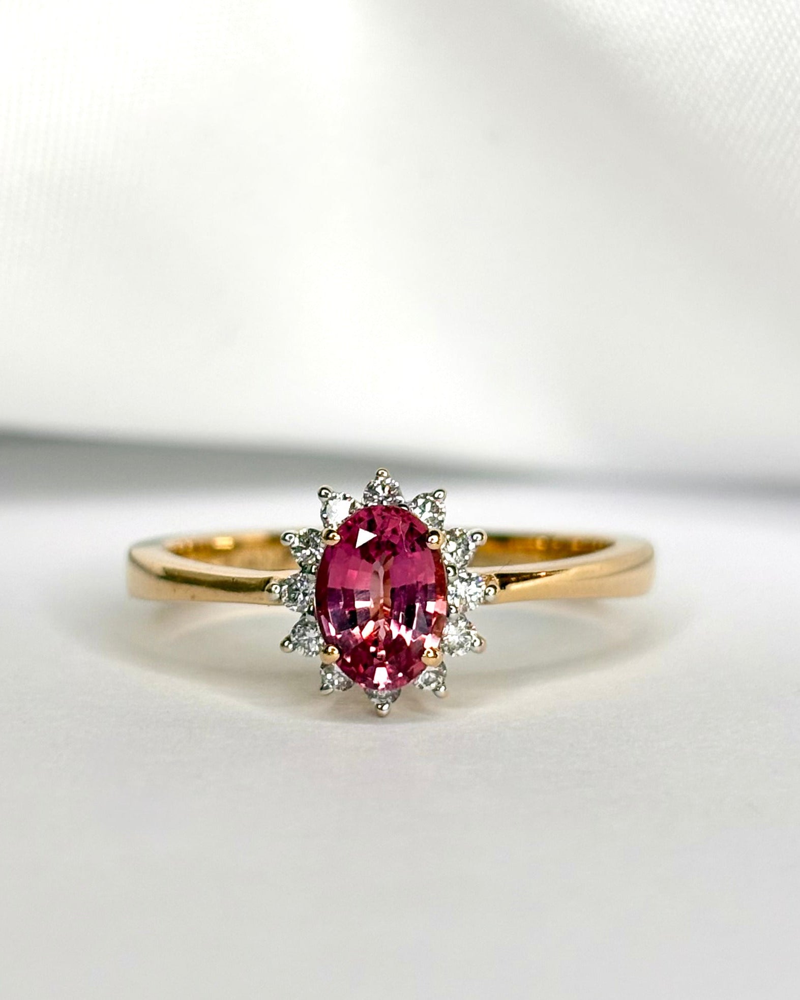 Bague Marguerite Saphir Rose 1 carat &amp; Diamants "Iliana" - Elliade Paris