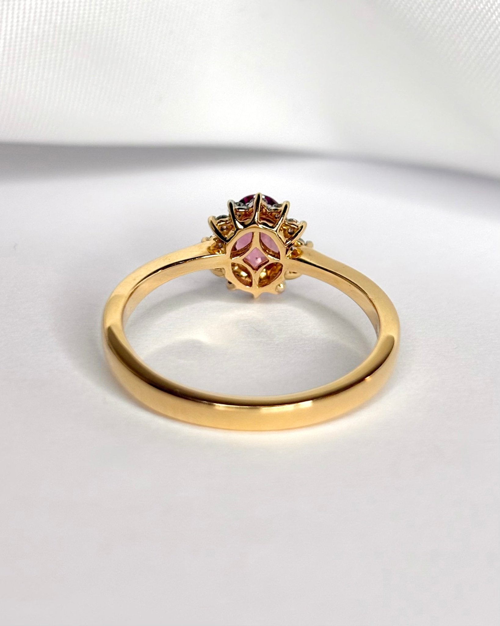 Bague Marguerite Saphir Rose 1 carat &amp; Diamants "Iliana" - Elliade Paris