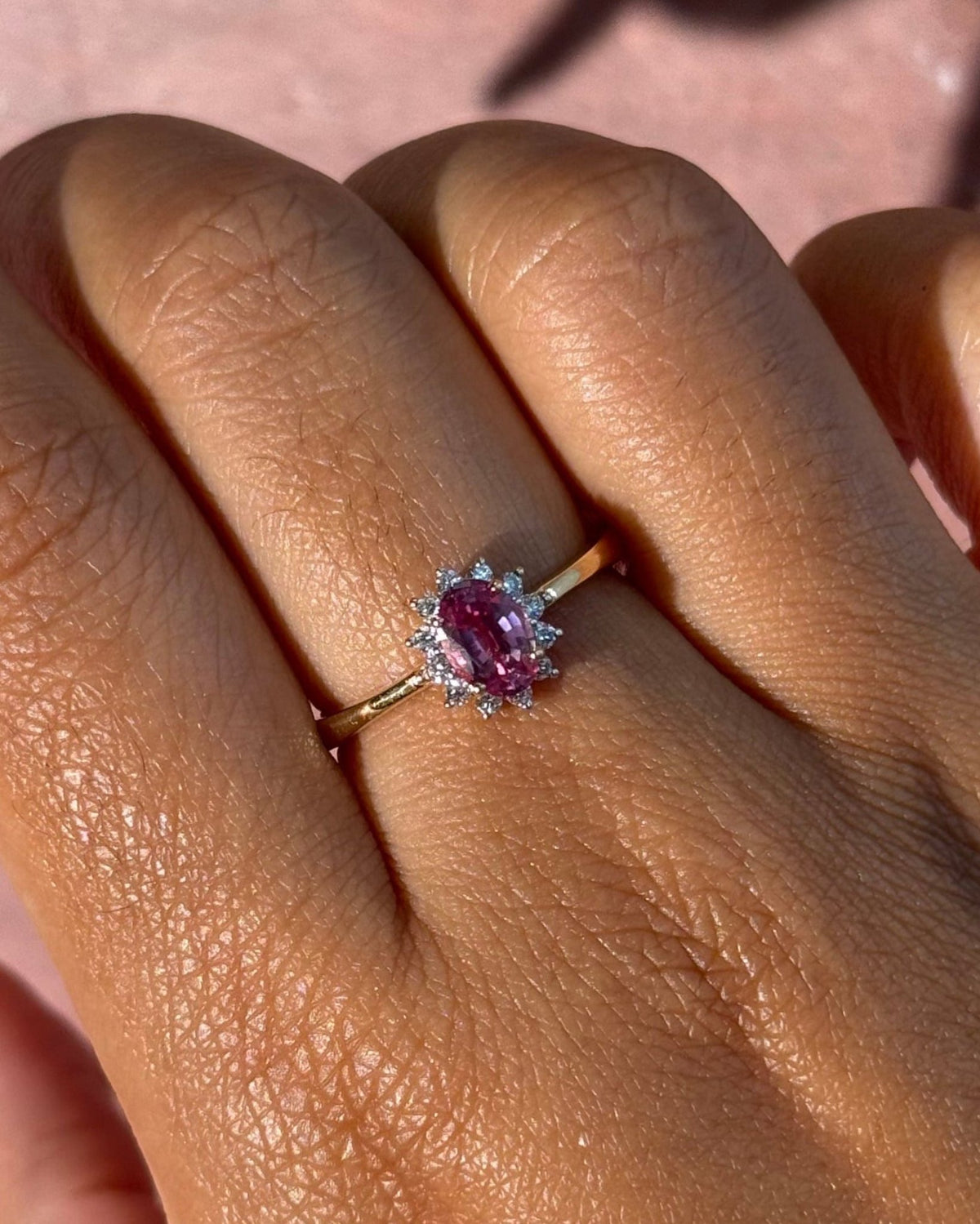 Bague Marguerite Saphir Rose 1 carat &amp; Diamants "Iliana" - Elliade Paris