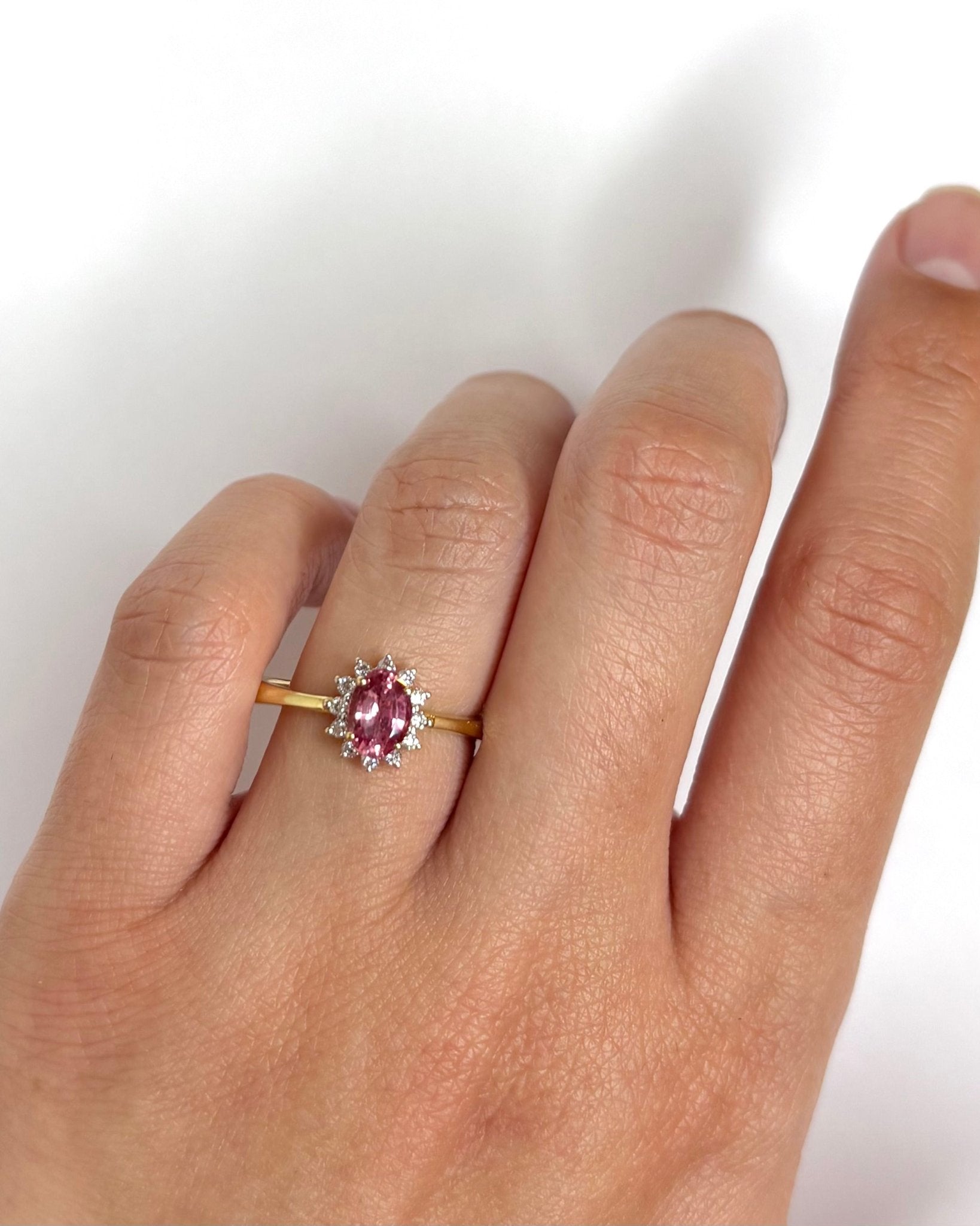 Bague Marguerite Saphir Rose 1 carat &amp; Diamants "Iliana" - Elliade Paris