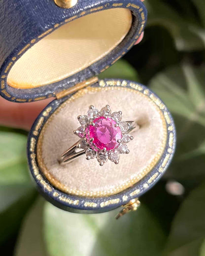 Bague Marguerite Saphir Rose 1.50 Carat &amp; 12 Diamants &quot;Judie&quot; - Elliade Paris