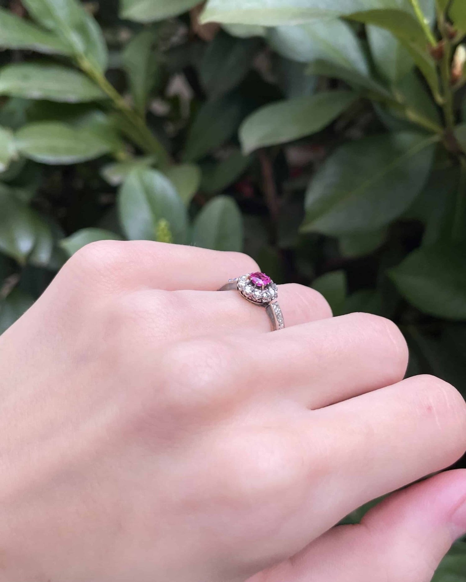 Bague Marguerite Saphir Rose &amp; 16 Diamants &quot;Fallon&quot; - Elliade Paris