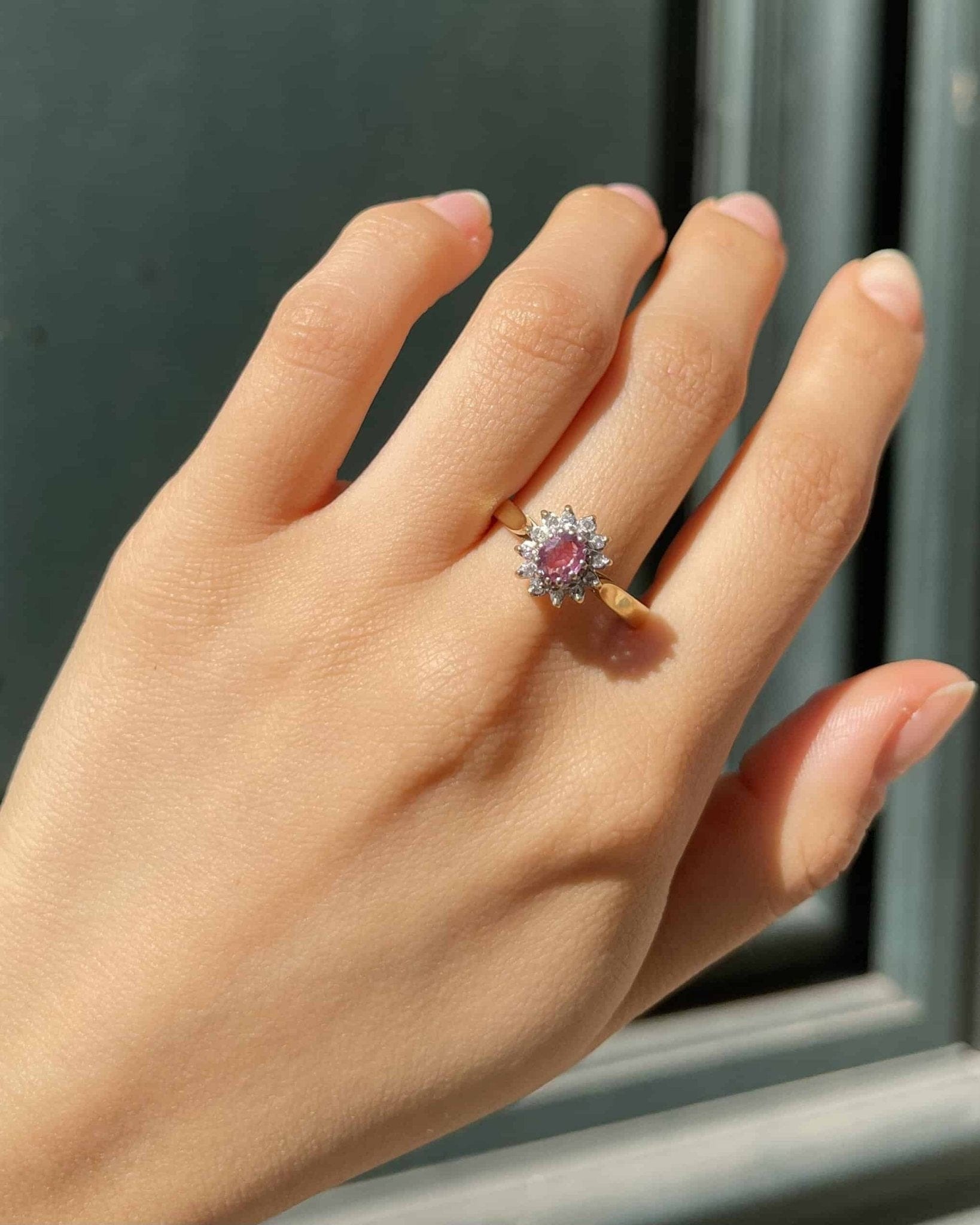 Bague Marguerite Saphir Rose &amp; Diamants "Jasmina" - Elliade Paris