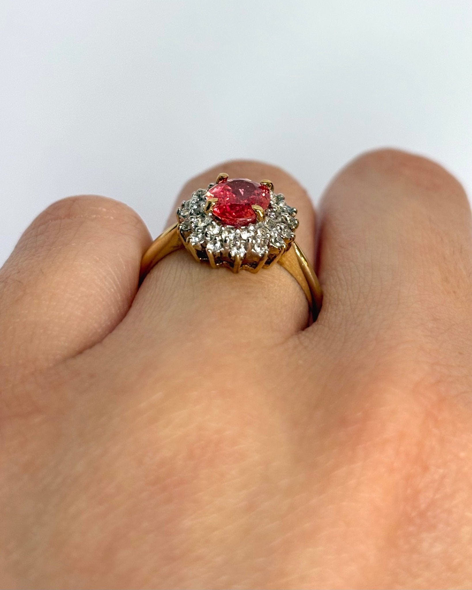 Bague Marguerite Saphir Rose Orangé 1.30 carat &amp; Diamants 0.32 carat "Jenna" - Elliade Paris