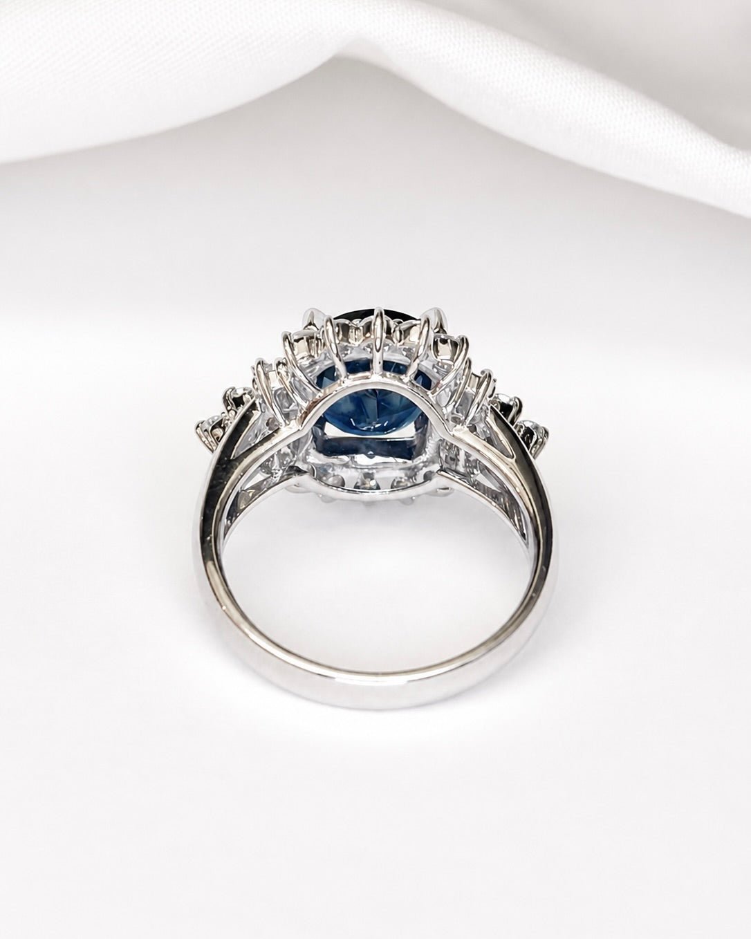 Bague Marguerite Saphir Teal 4.19 carats &amp; Diamants 0.80 carat 8.68g "Noémie" - Elliade Paris