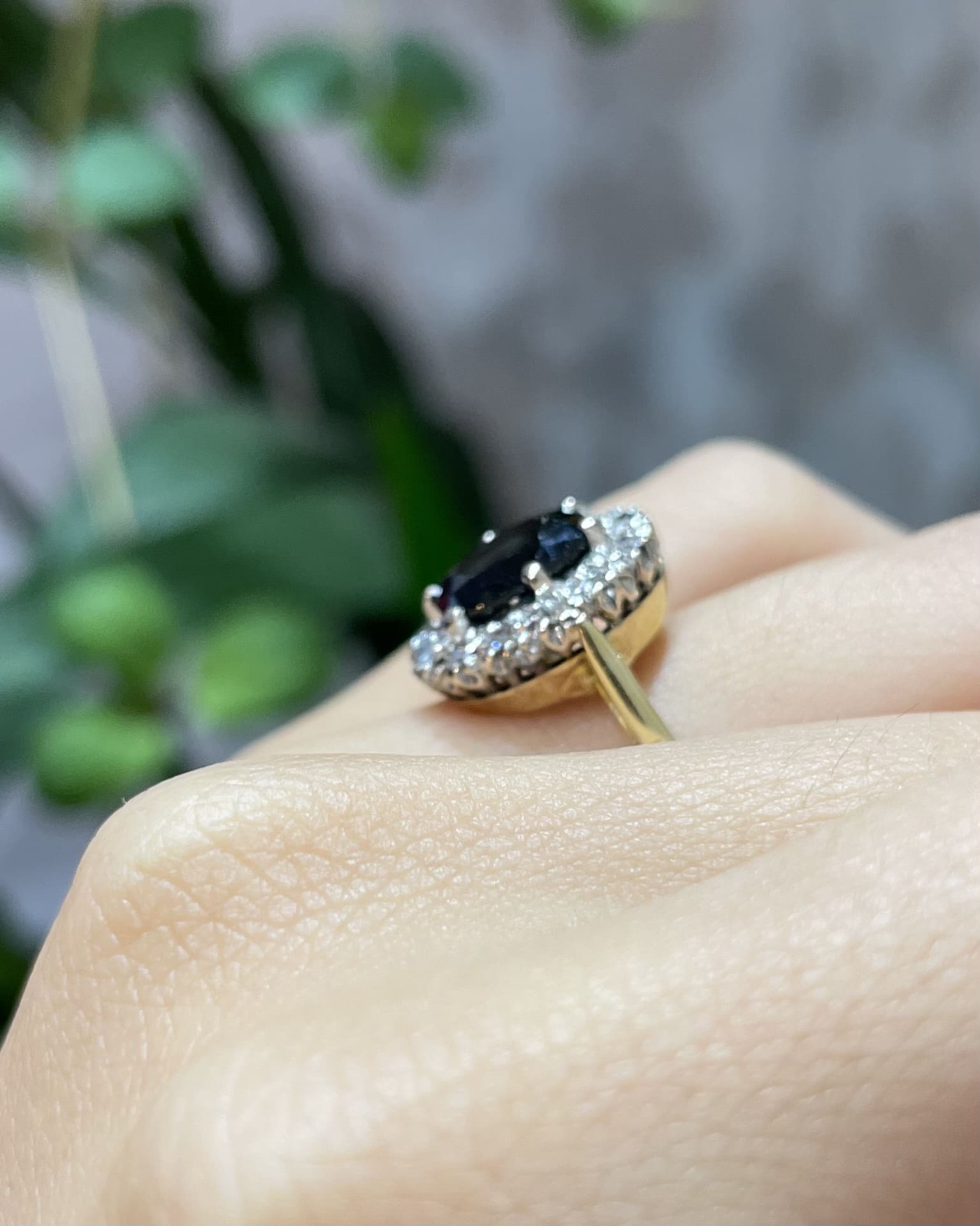 Bague Marguerite Saphir Vert 2 Carats &amp; 12 Diamants "Lauren" - Elliade Paris