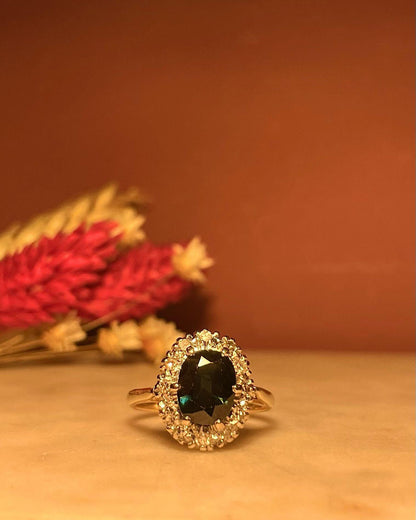 Bague Marguerite Saphir Vert 2 Carats &amp; 12 Diamants &quot;Lauren&quot; - Elliade Paris