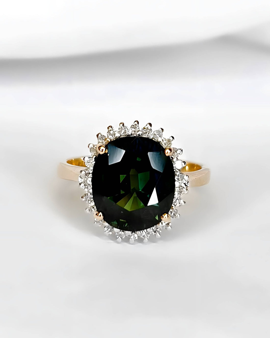 Bague Marguerite Saphir Vert 4.51 carats &amp; Diamants "Carmen" - Elliade Paris
