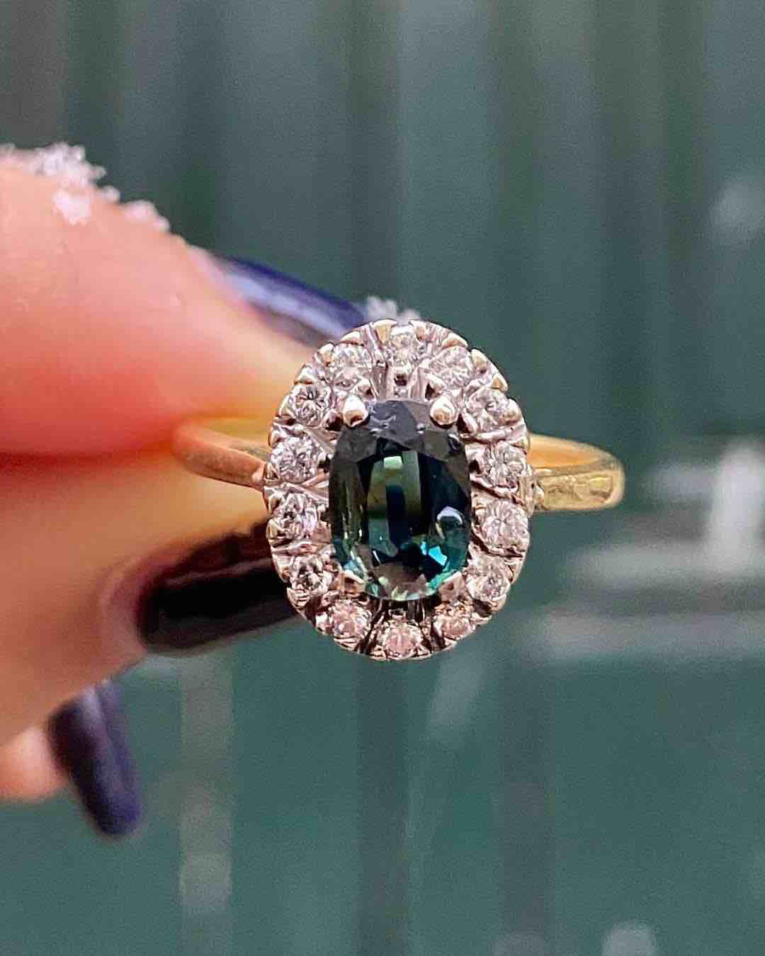 Bague Marguerite Saphir Vert 0.90 carat &amp; Diamants &quot;Ronnie&quot;