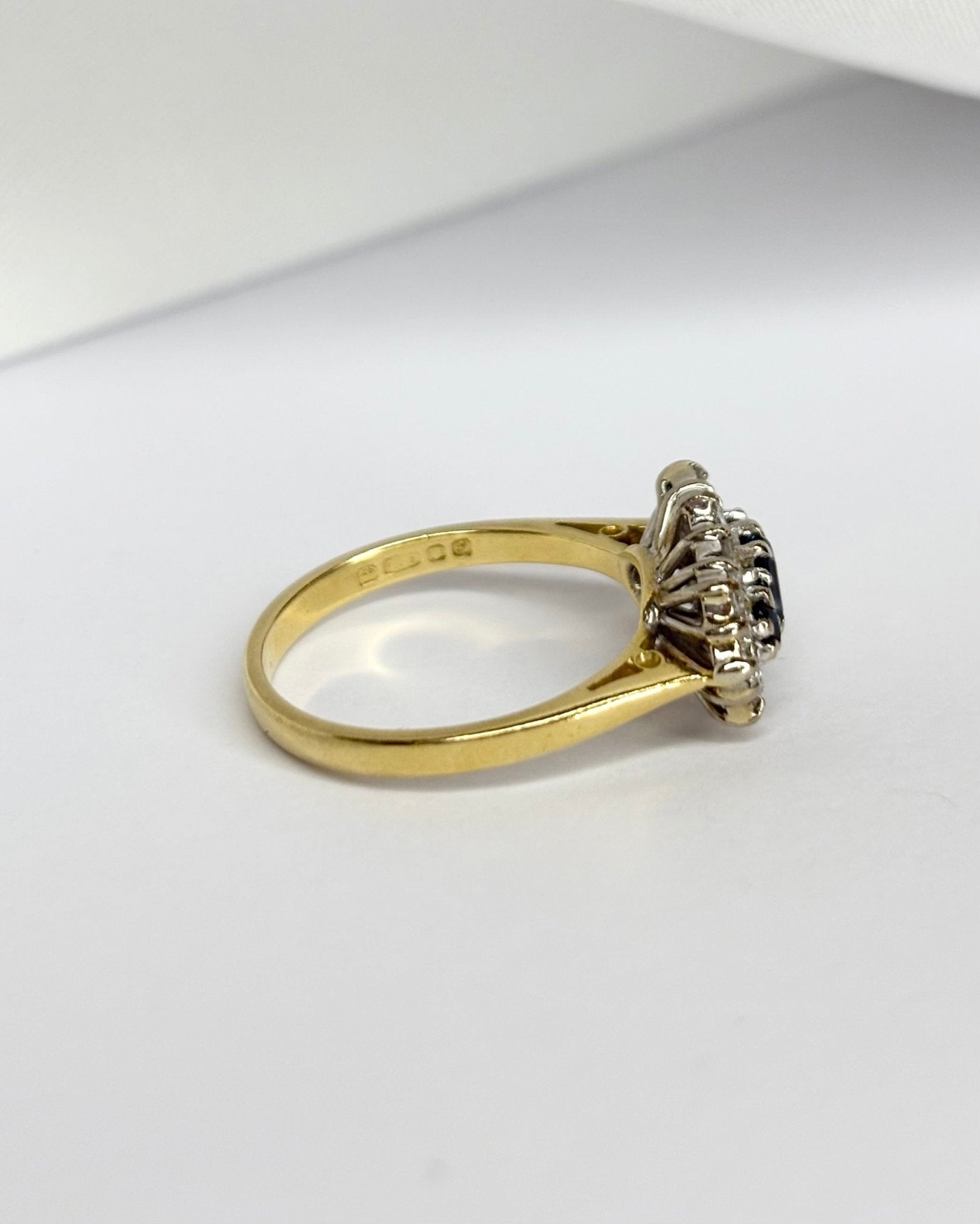 Bague Marguerite Saphirs 0.40 carat &amp; Diamants 0.56 carat "Nina" - Elliade Paris