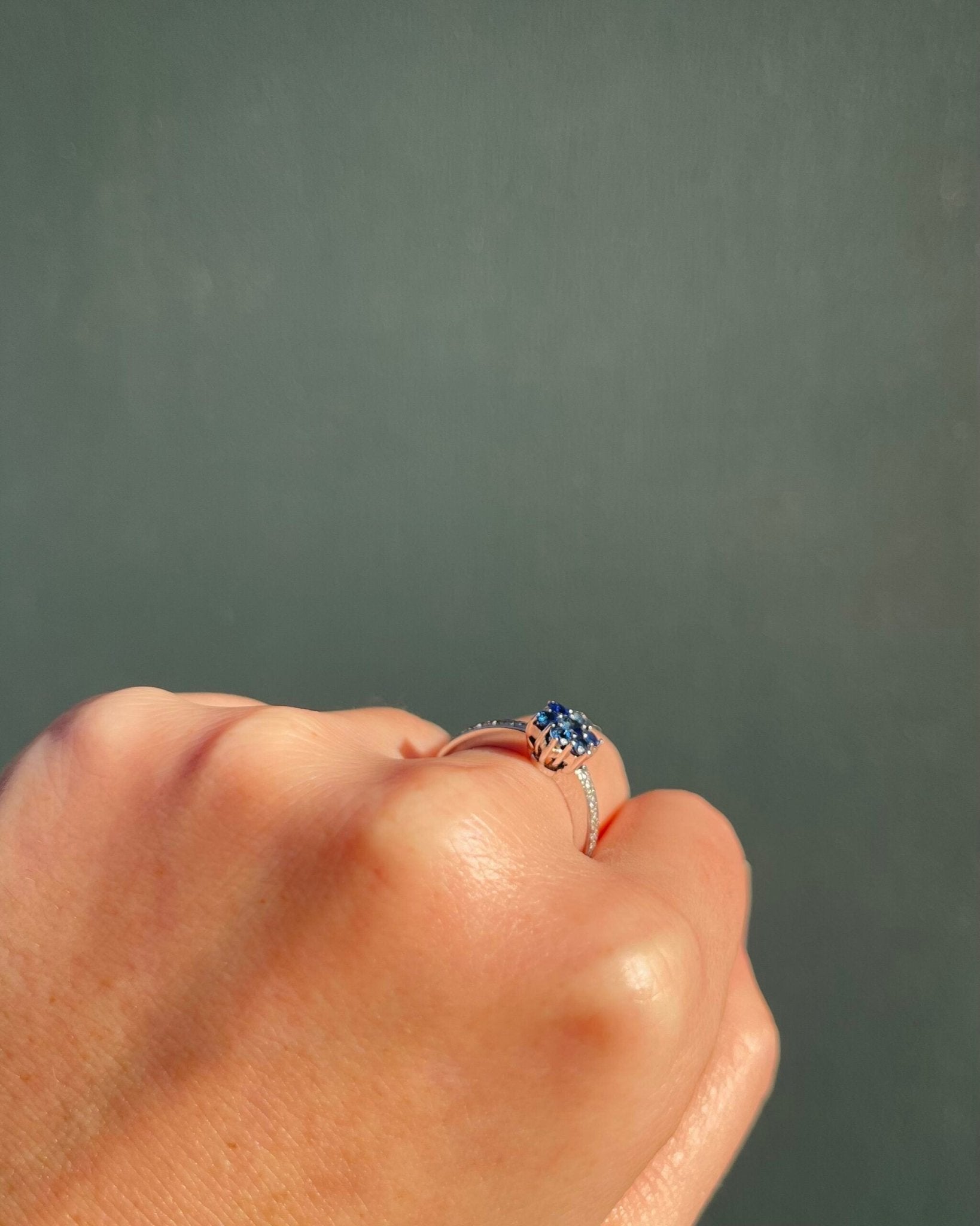 Bague Marguerite Saphirs 0.70 carat &amp; Diamants &quot;Kaya&quot; - Elliade Paris