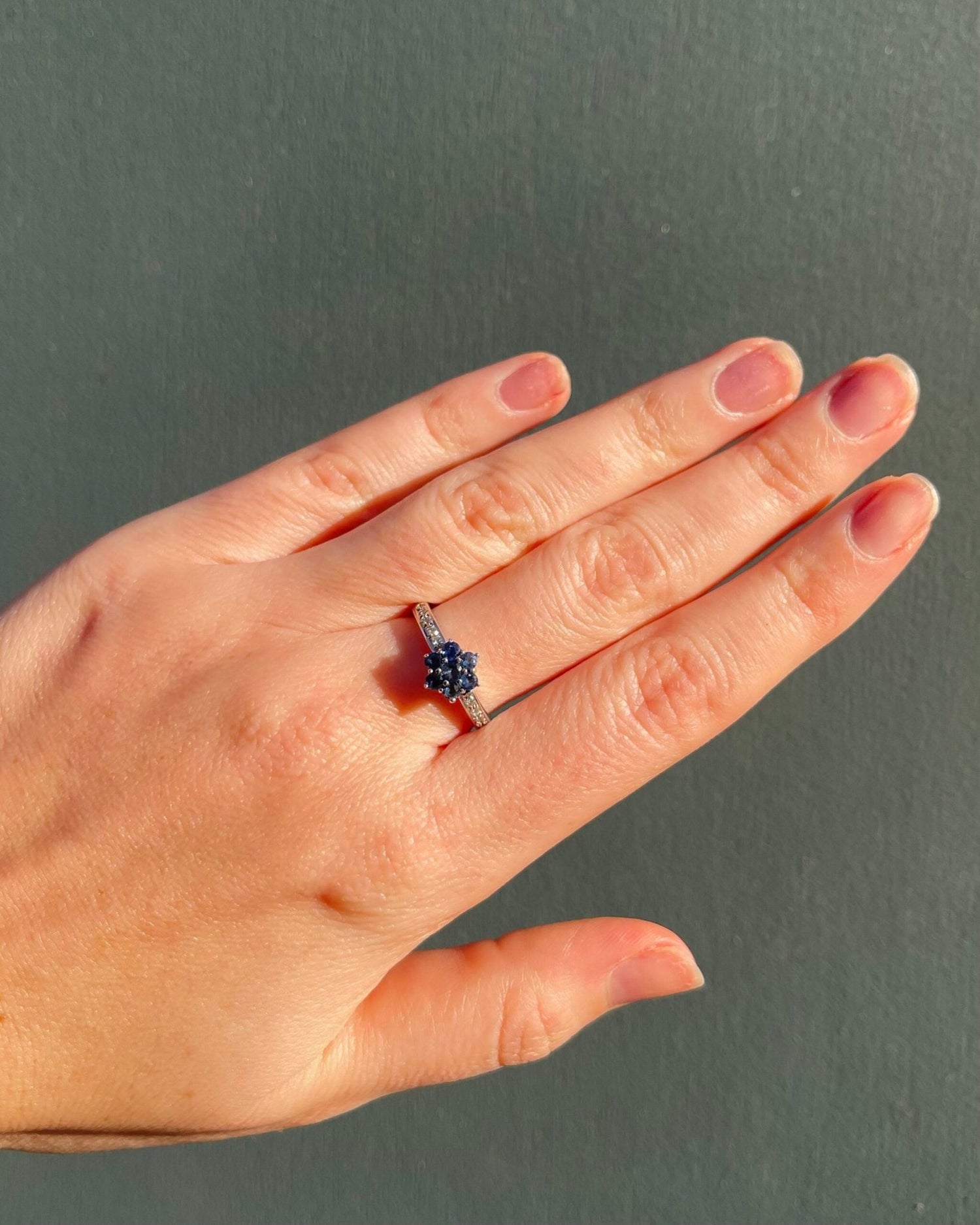 Bague Marguerite Saphirs 0.70 carat &amp; Diamants &quot;Kaya&quot; - Elliade Paris