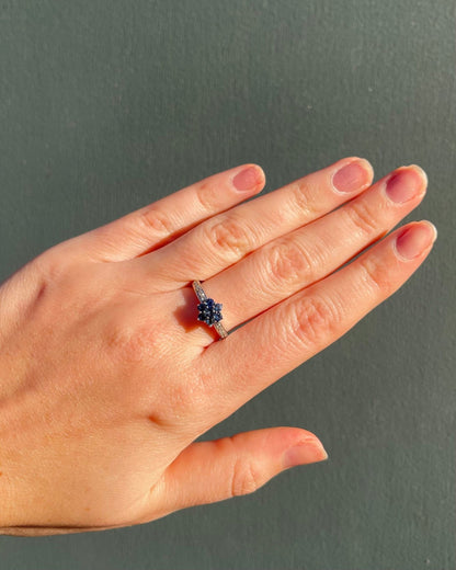 Bague Marguerite Saphirs 0.70 carat &amp; Diamants &quot;Kaya&quot; - Elliade Paris