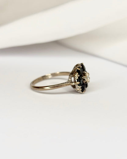 Bague Marguerite Saphirs 1.20 carat &amp; 7 Diamants &quot;Ayline&quot; - Elliade Paris