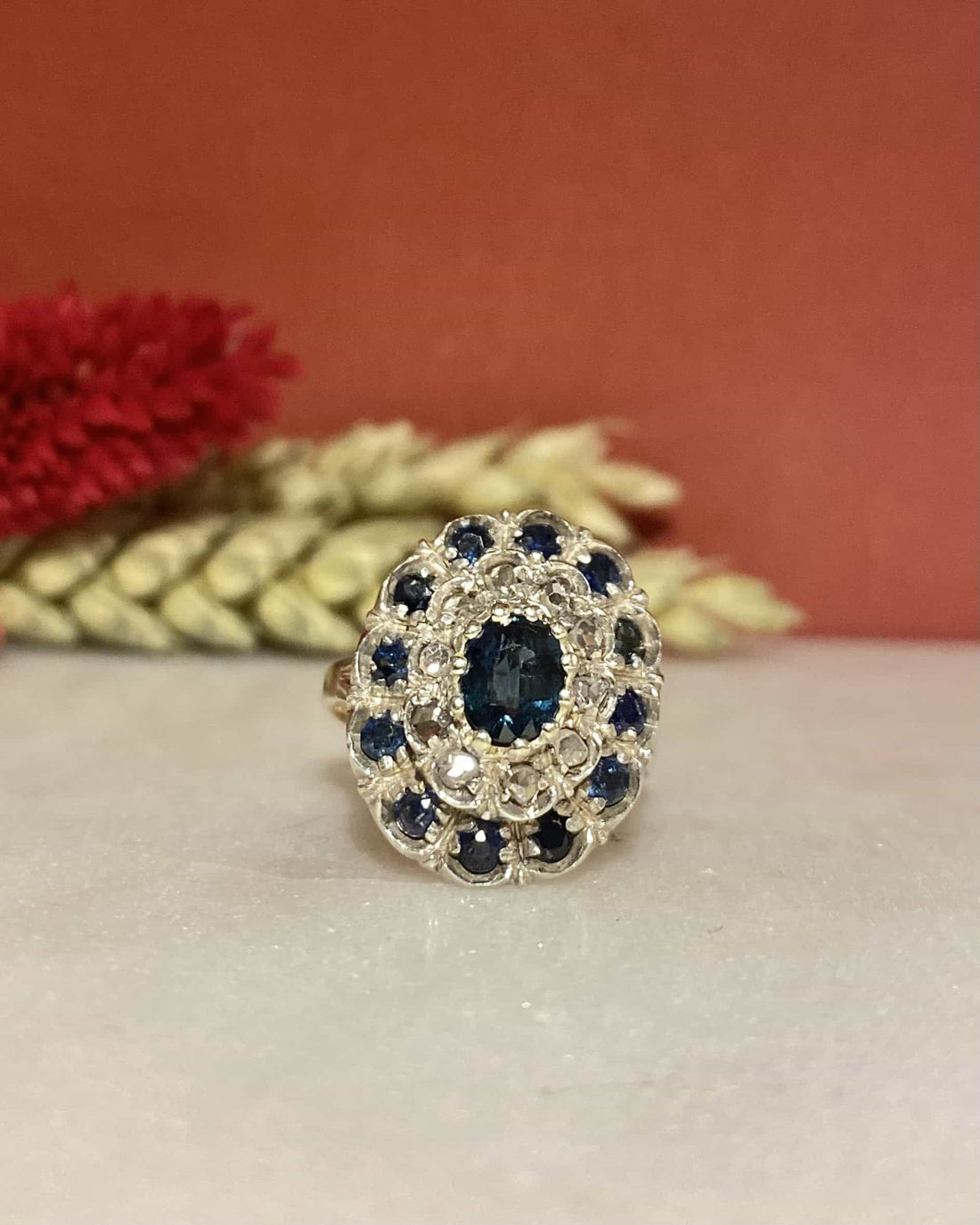 Bague Marguerite Saphirs 1.3 carat &amp; 10 Diamants &quot;Tatiana&quot; - Elliade Paris