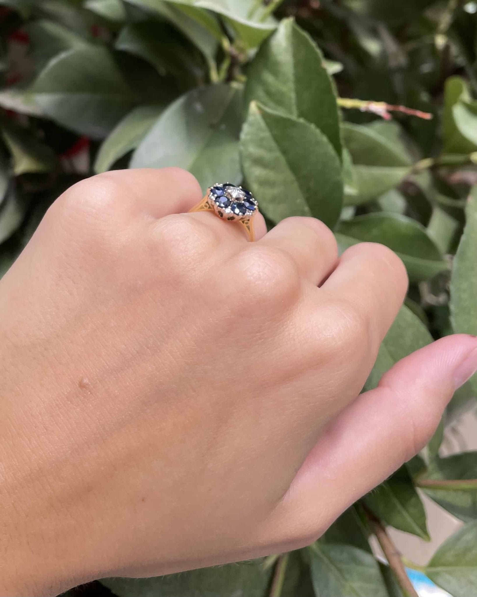 Bague Marguerite Saphirs 1.50 carat &amp; Diamants "Suzy" - Elliade Paris