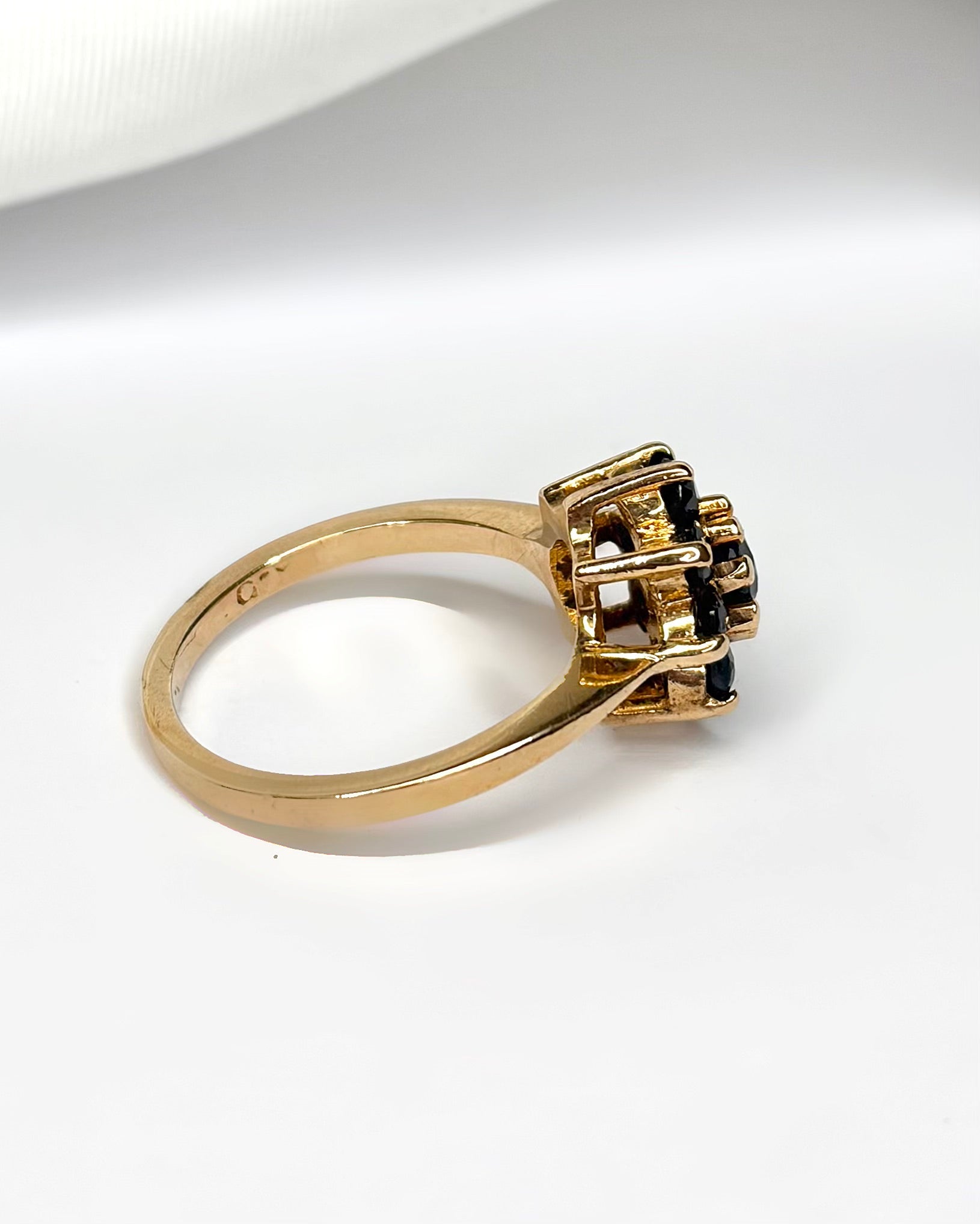 Bague Marguerite Saphirs 1.87 carat "Zahia" - Elliade Paris
