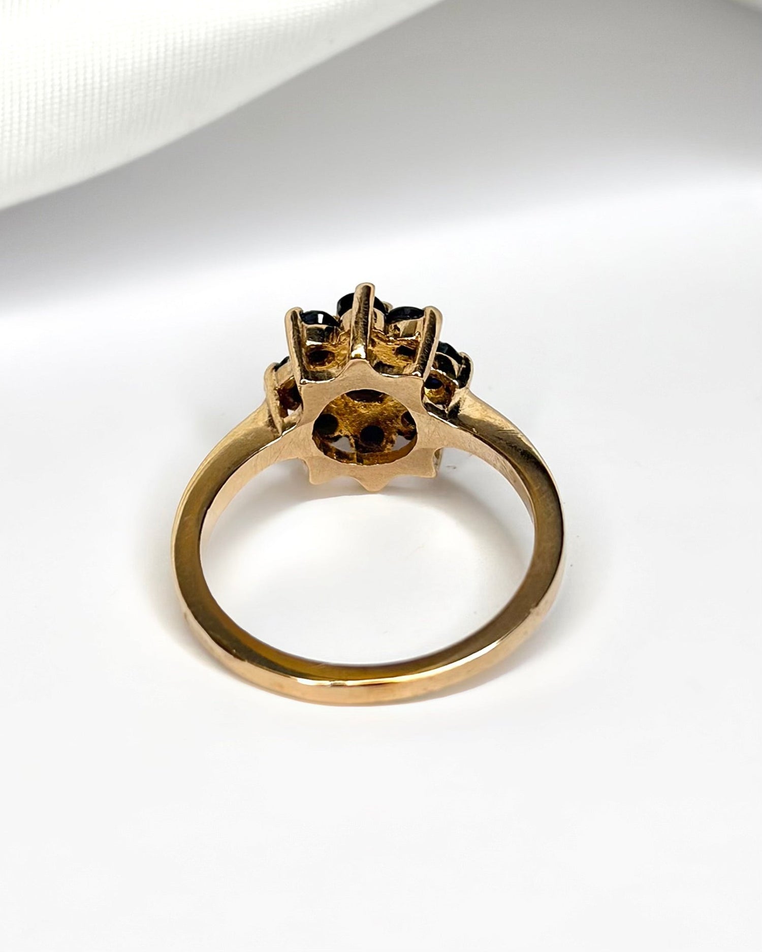 Bague Marguerite Saphirs 1.87 carat "Zahia" - Elliade Paris