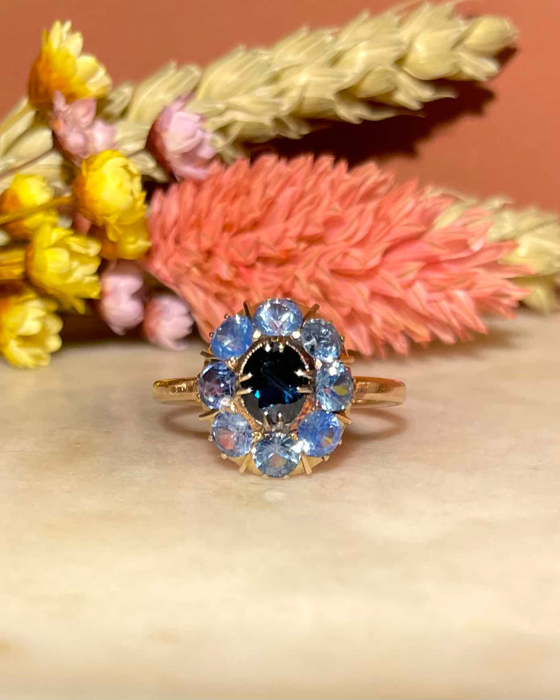 Bague Vintage Marguerite Saphirs 3 carats &quot;Julia&quot;