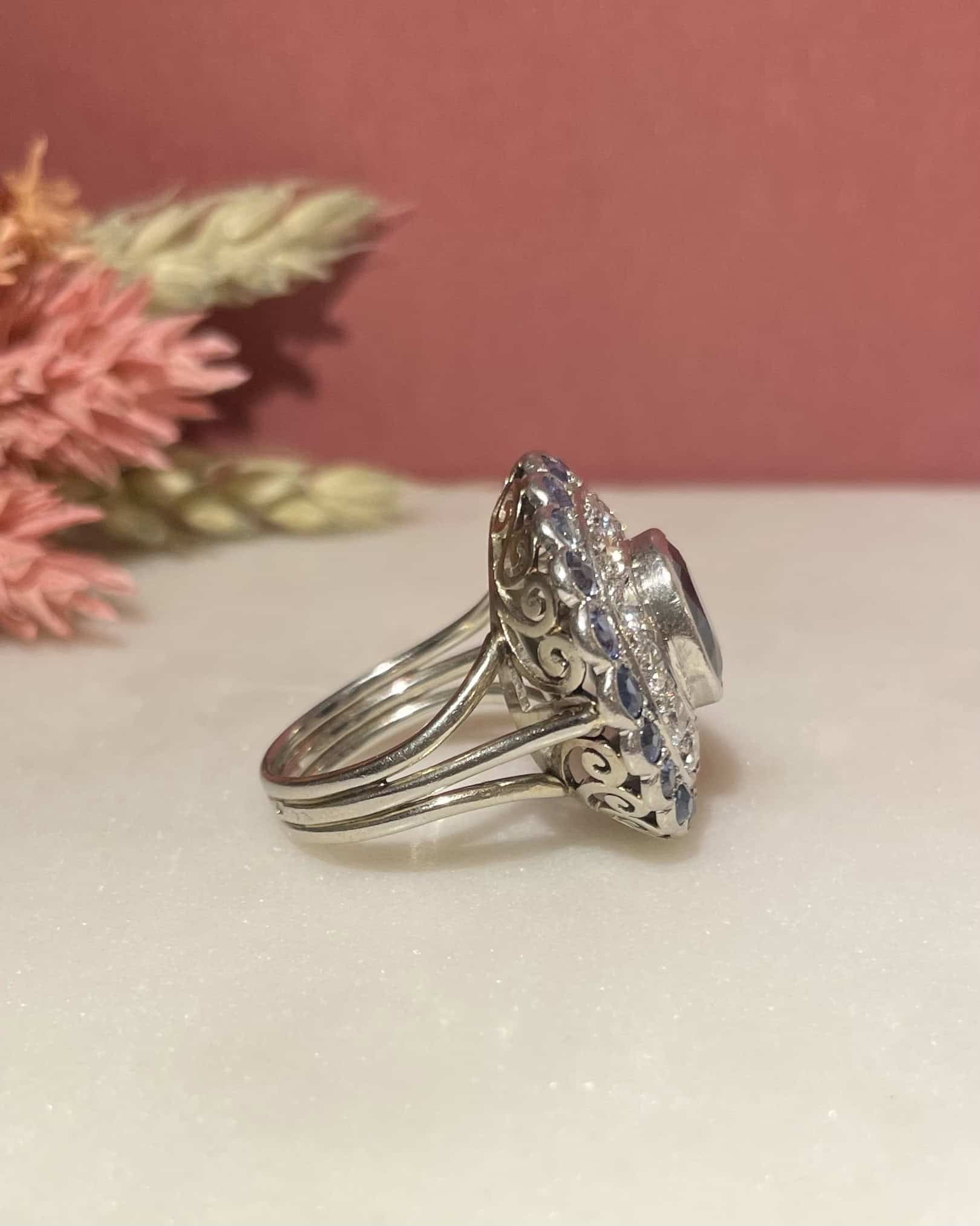 Bague Marguerite Saphirs 3.90 carats &amp; Diamants 1 carat "Leanne" - Elliade Paris