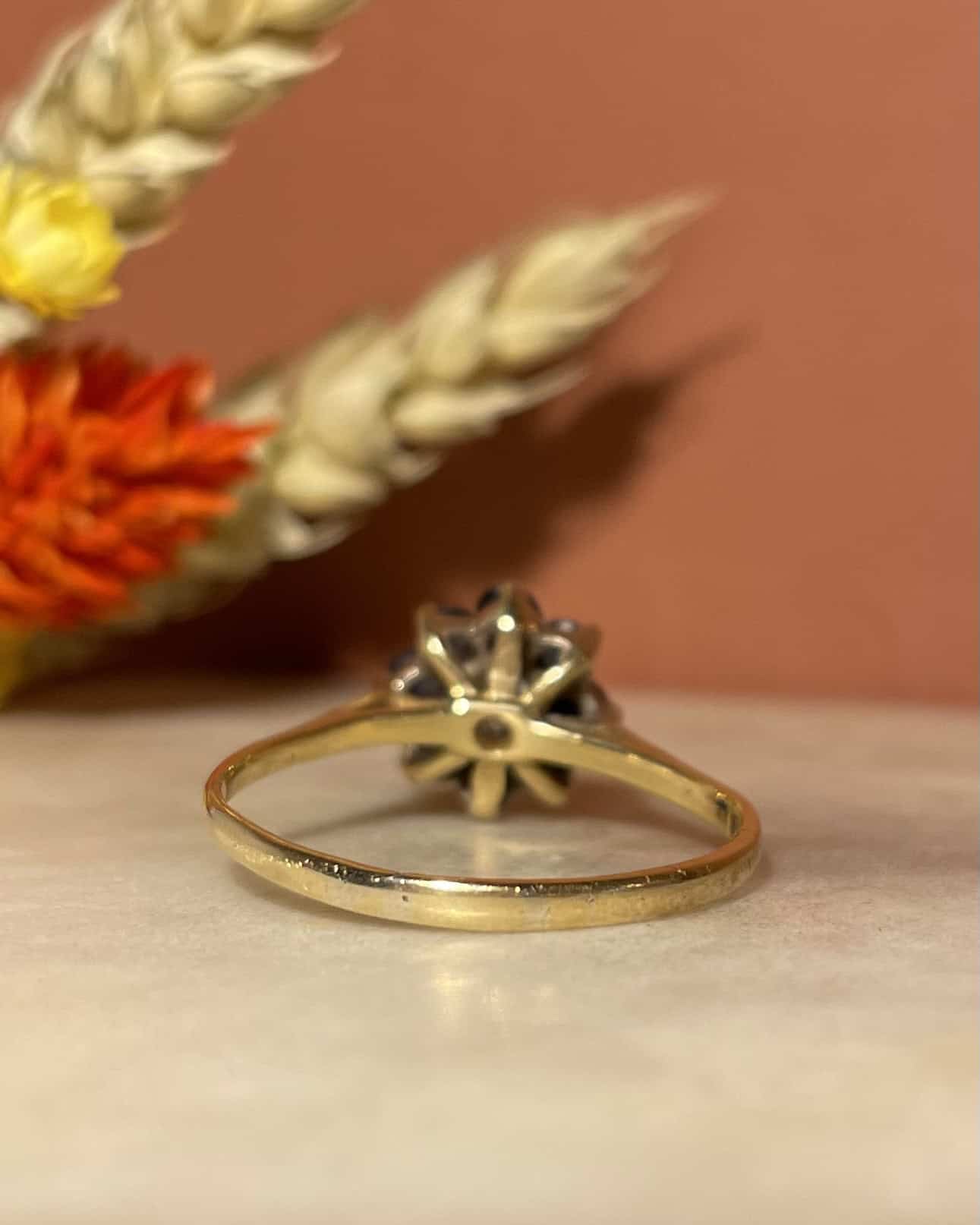 Bague Marguerite Saphirs &amp; Diamant 0.30 carat "Jade " - Elliade Paris