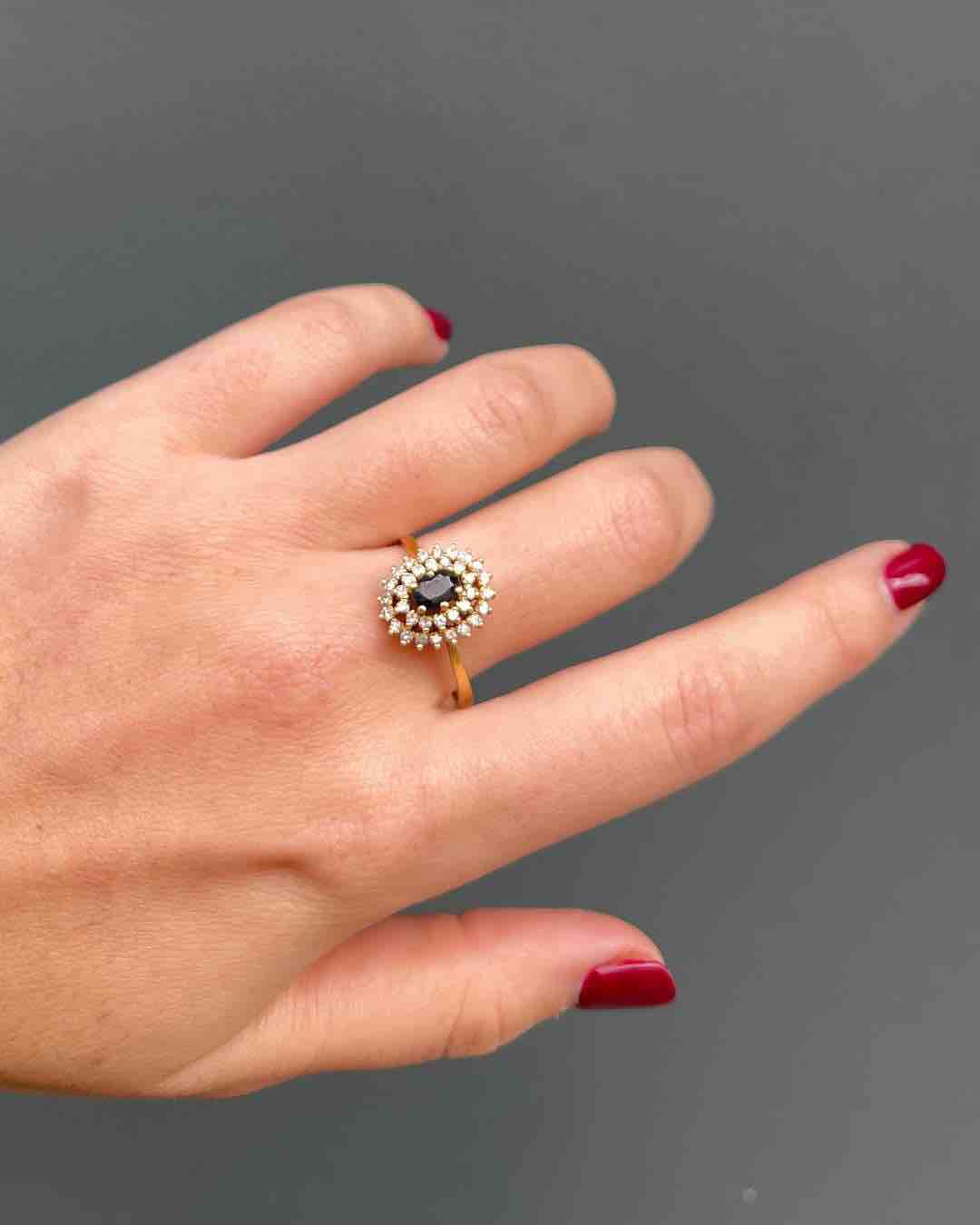 Anillo de zafiro margarita de 0,60 quilates y diamantes "María José"