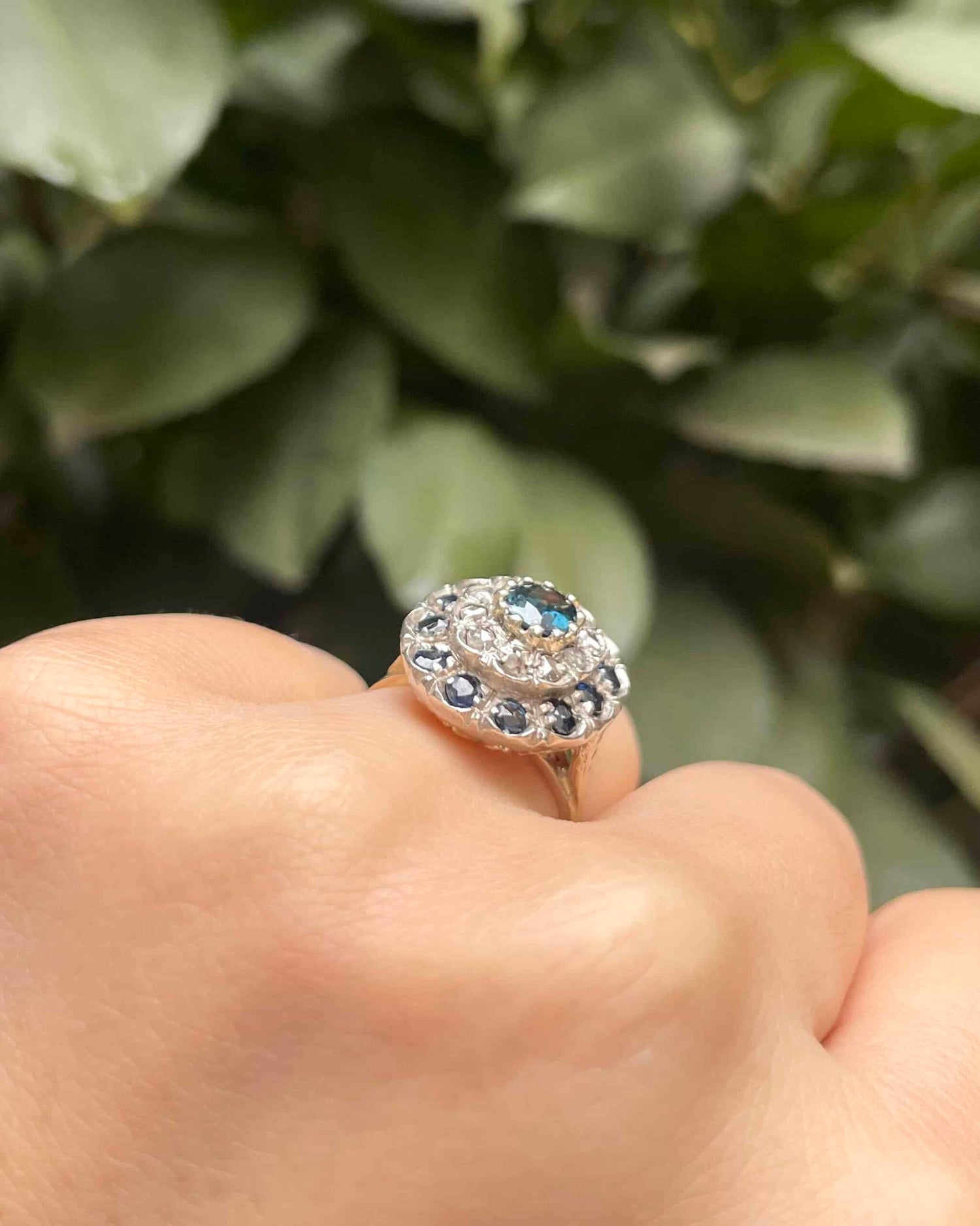Bague Marguerite Saphirs 1.3 carat &amp; 10 Diamants &quot;Tatiana&quot;